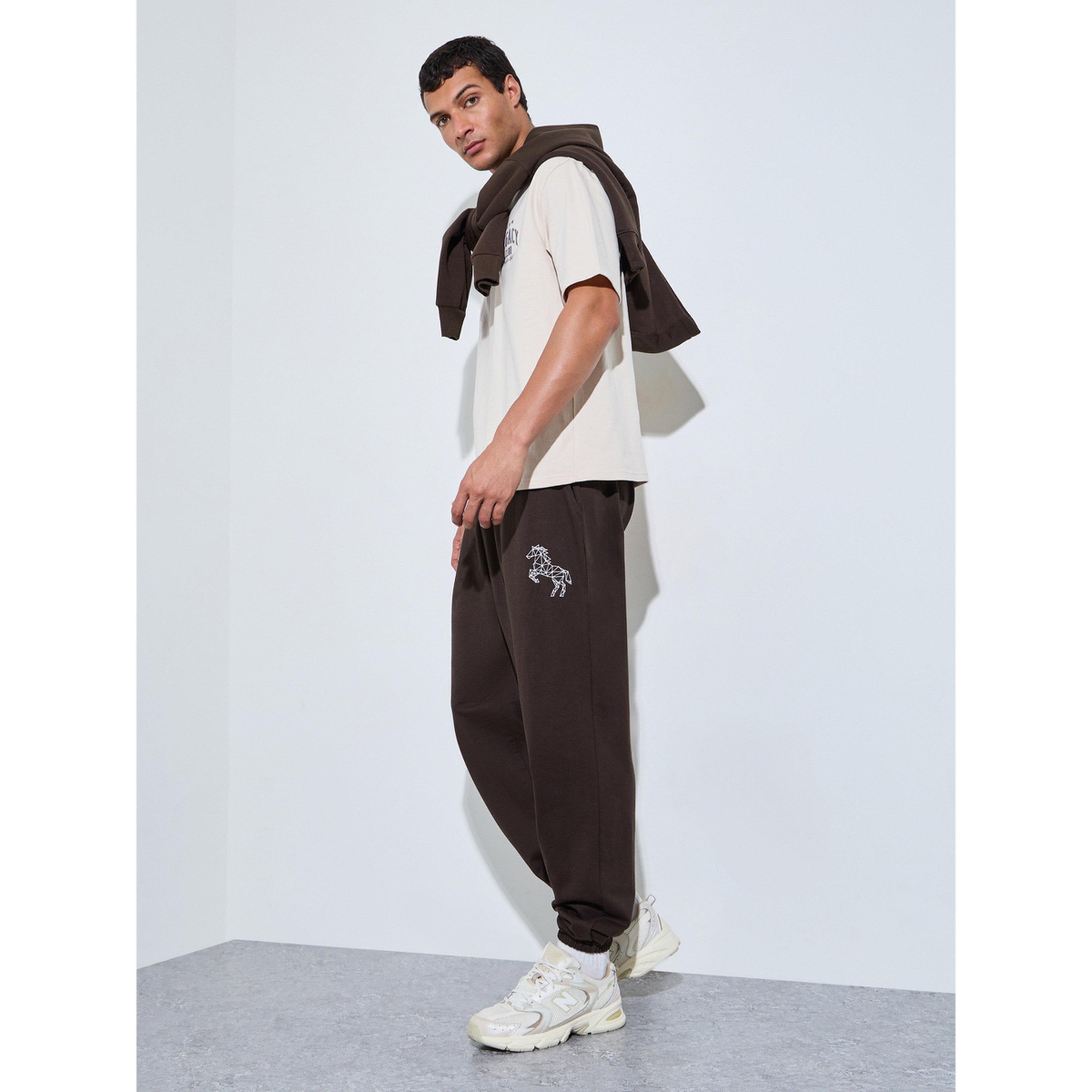 جوغر بطول كامل وجيب بتفاصيل مُطرّزة-men-clothing-joggers-image-2
