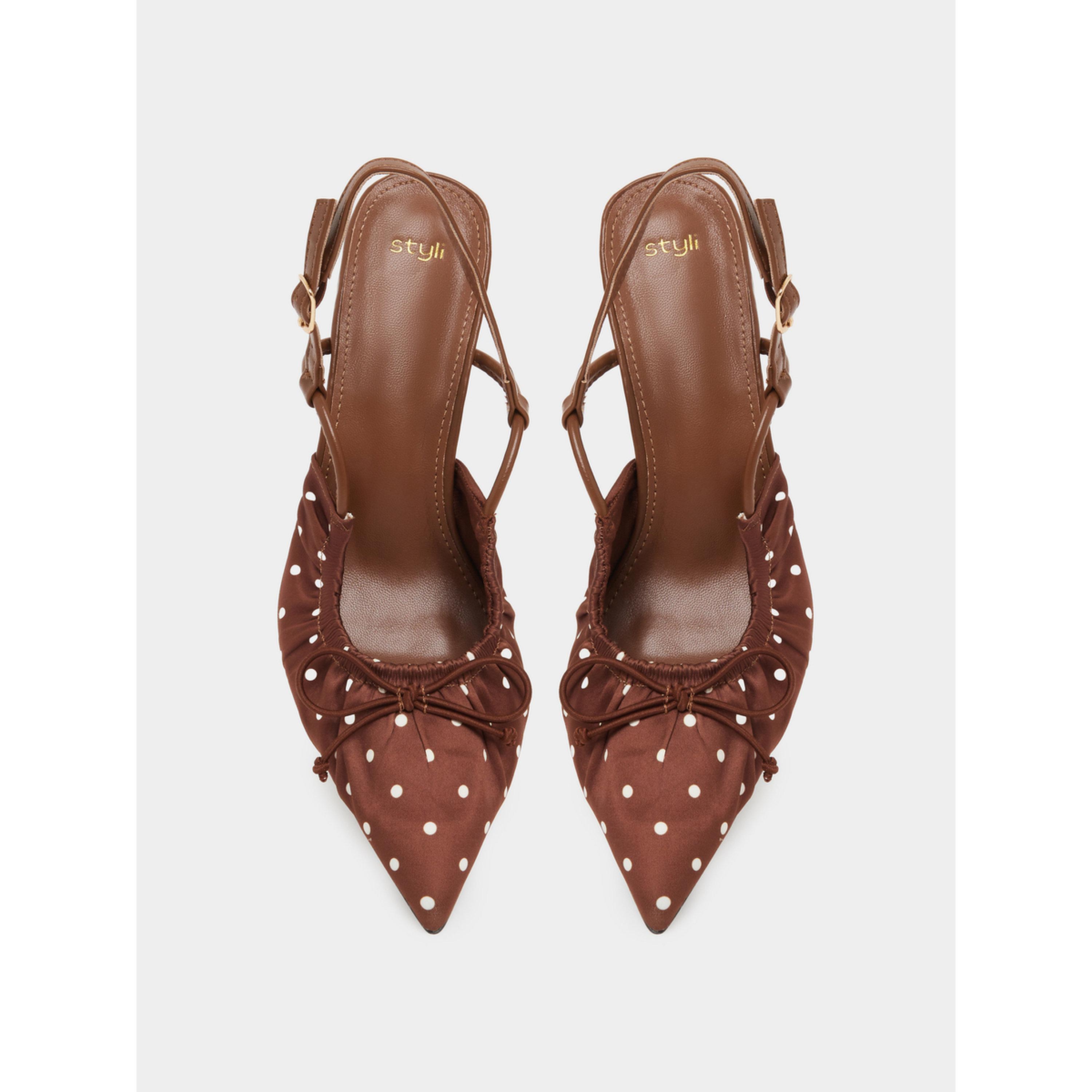 حذاء بكعب عالٍ وحزام خلفي وطبعة منقطة باللون البني-women-shoes-heels-image-4