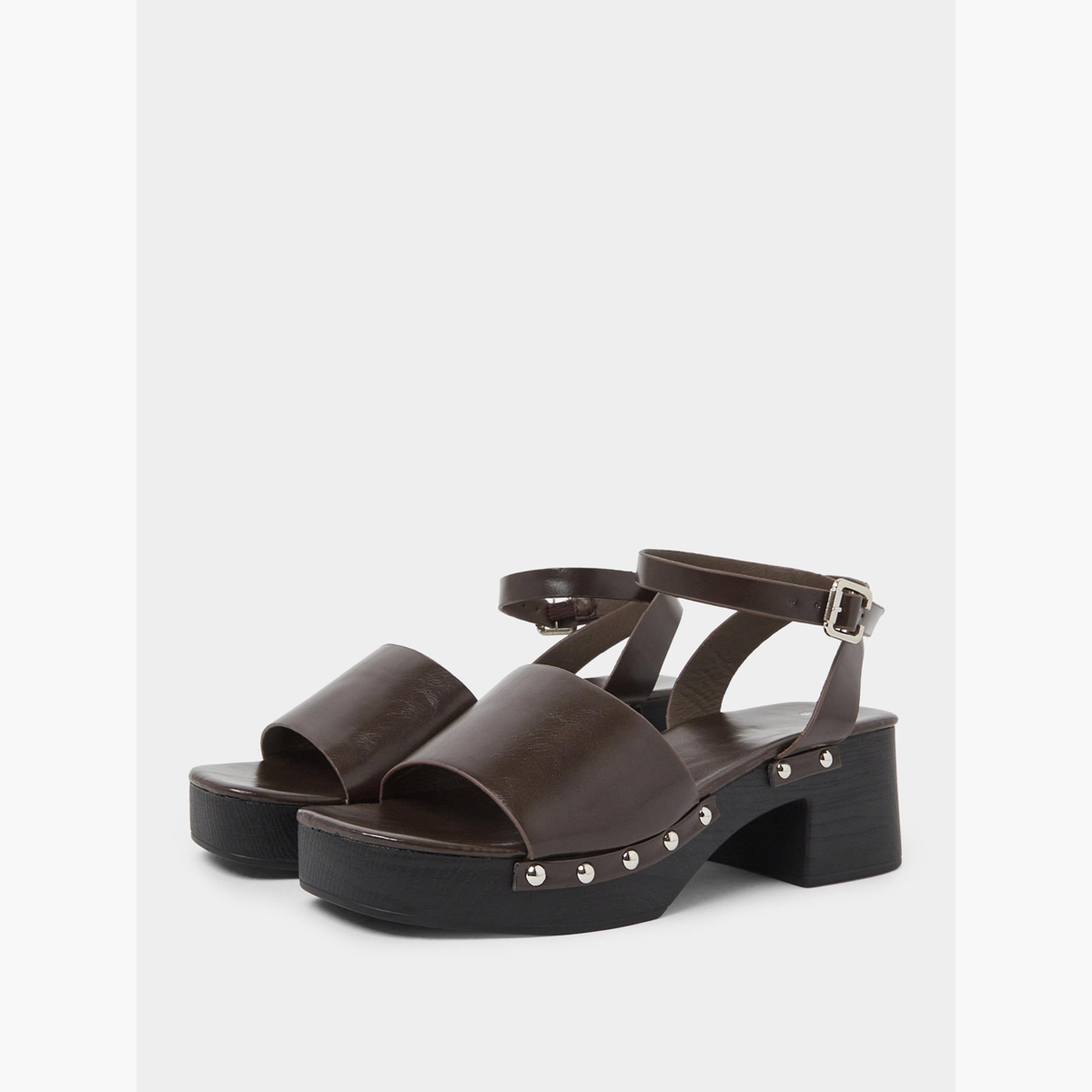 صندل بكعب سميك وشريط كاحل مزين بمسامير-women-shoes-sandals-heeled-image-1