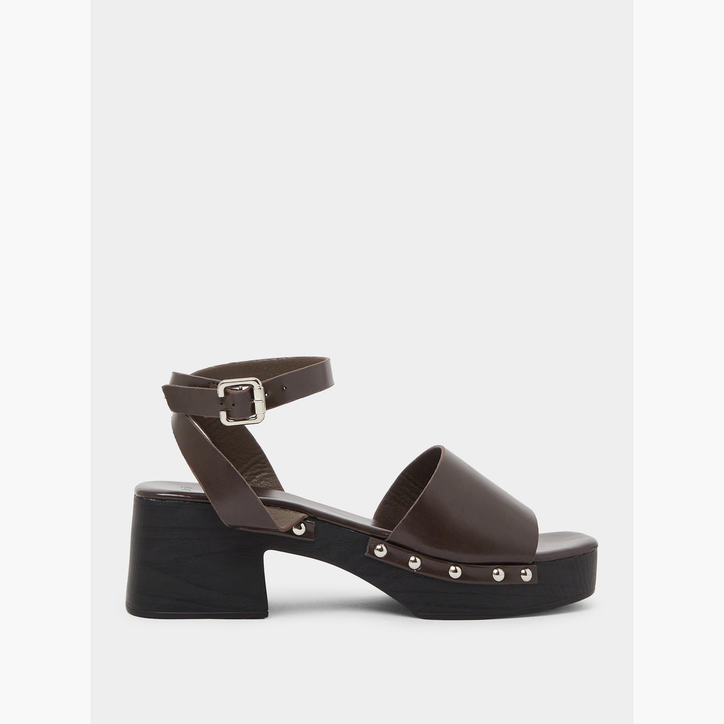 صندل بكعب سميك وشريط كاحل مزين بمسامير-women-shoes-sandals-heeled-image-3