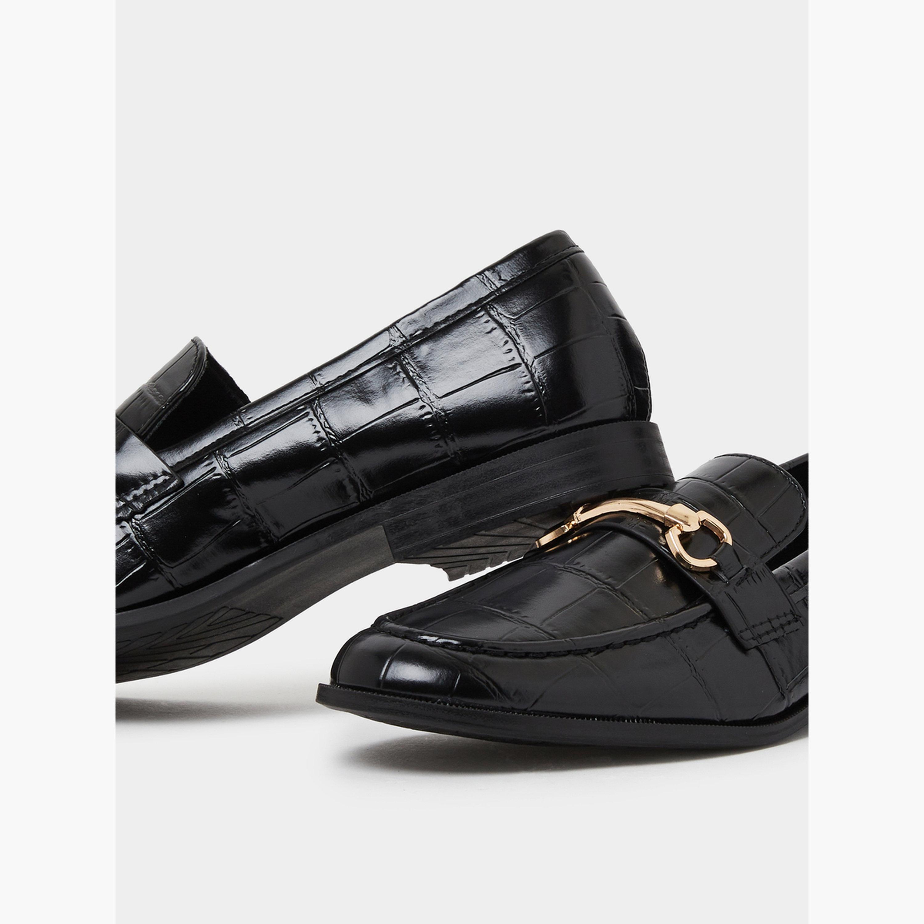 حذاء لوفر بتفاصيل معدنية وتفاصيل بارزة الملمس بنقشة التمساح-women-shoes-loafersandmoccasins-image-4