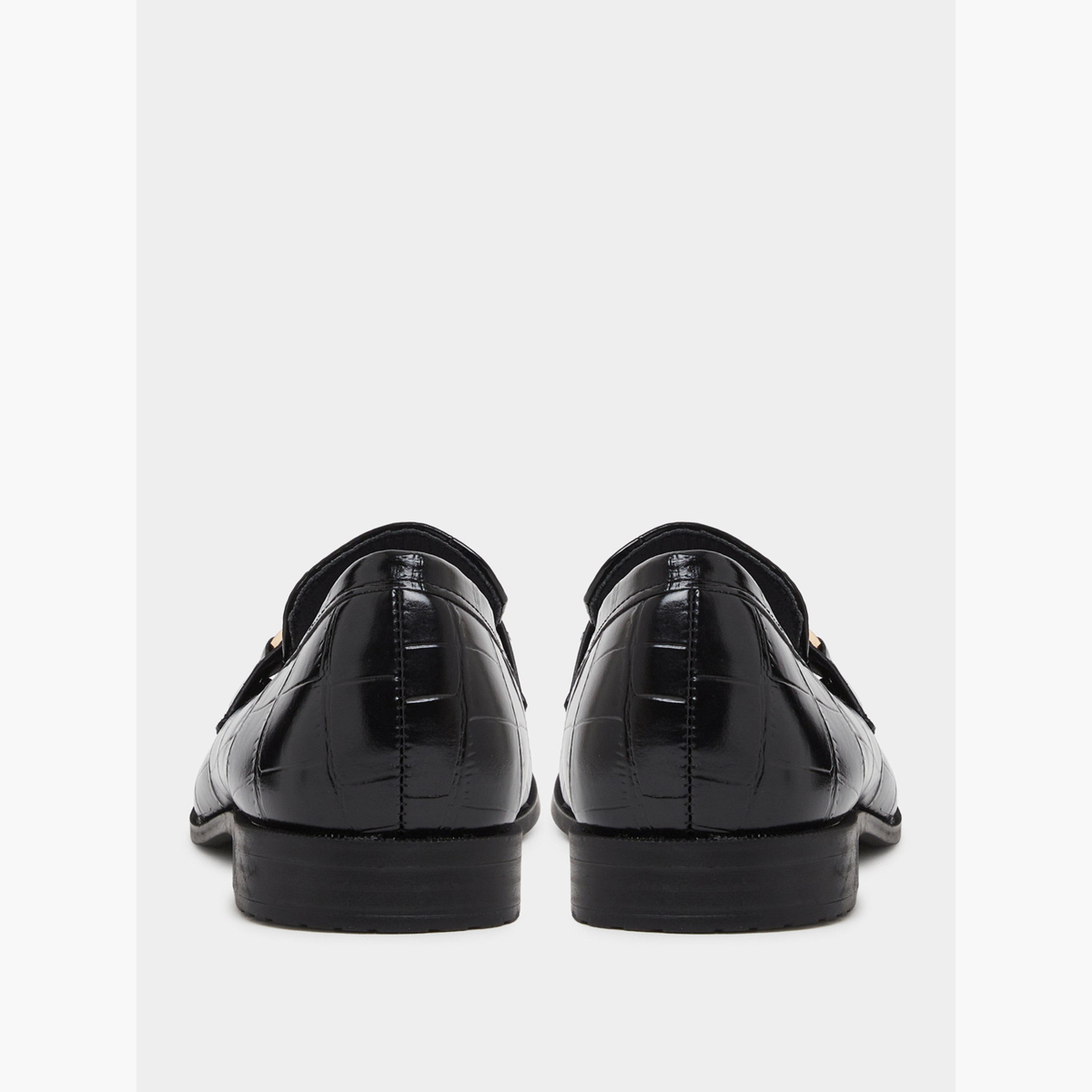 حذاء لوفر بتفاصيل معدنية وتفاصيل بارزة الملمس بنقشة التمساح-women-shoes-loafersandmoccasins-image-5