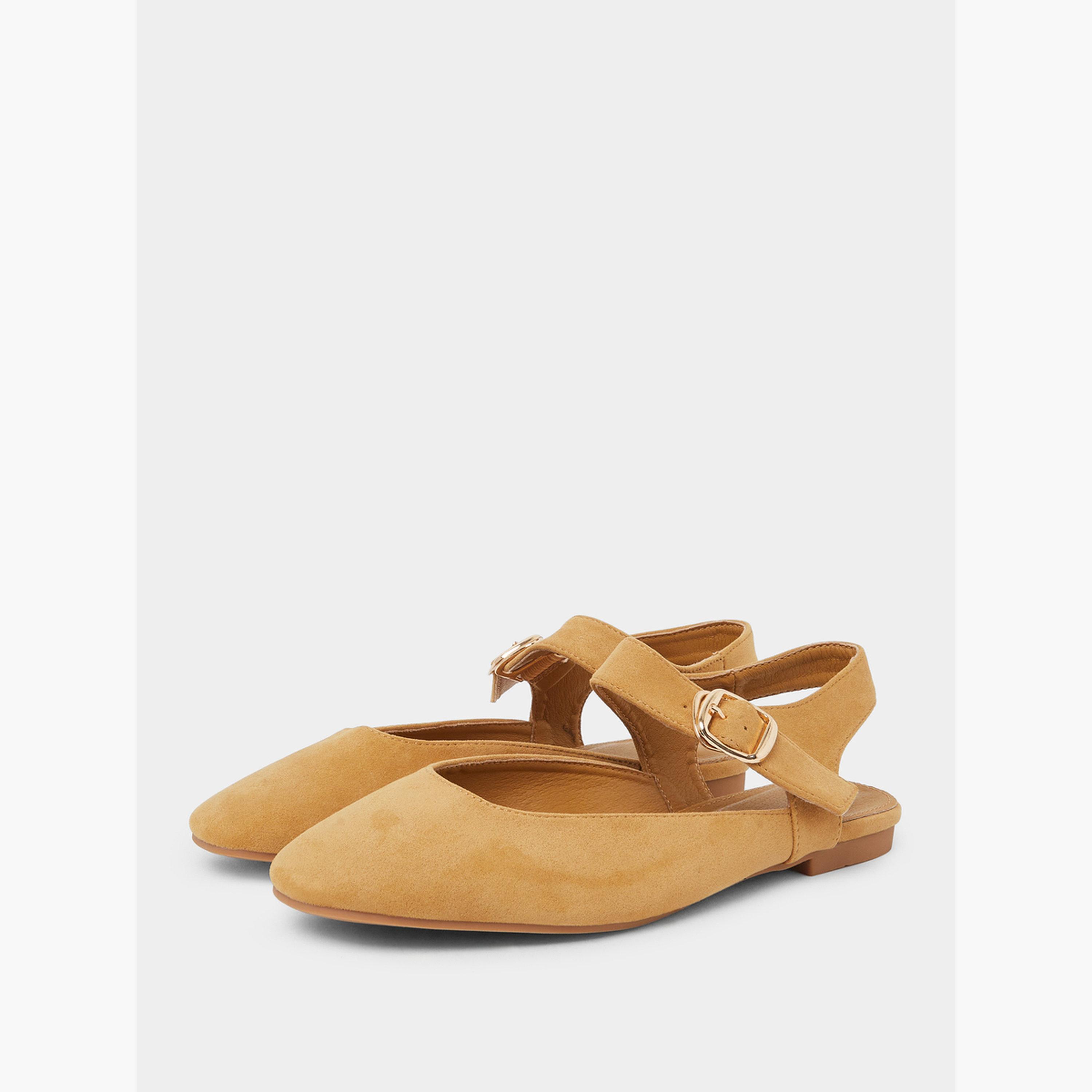 حذاء سادة بمقدمة مستديرة وإبزيم-women-shoes-sandals-flats-image-1