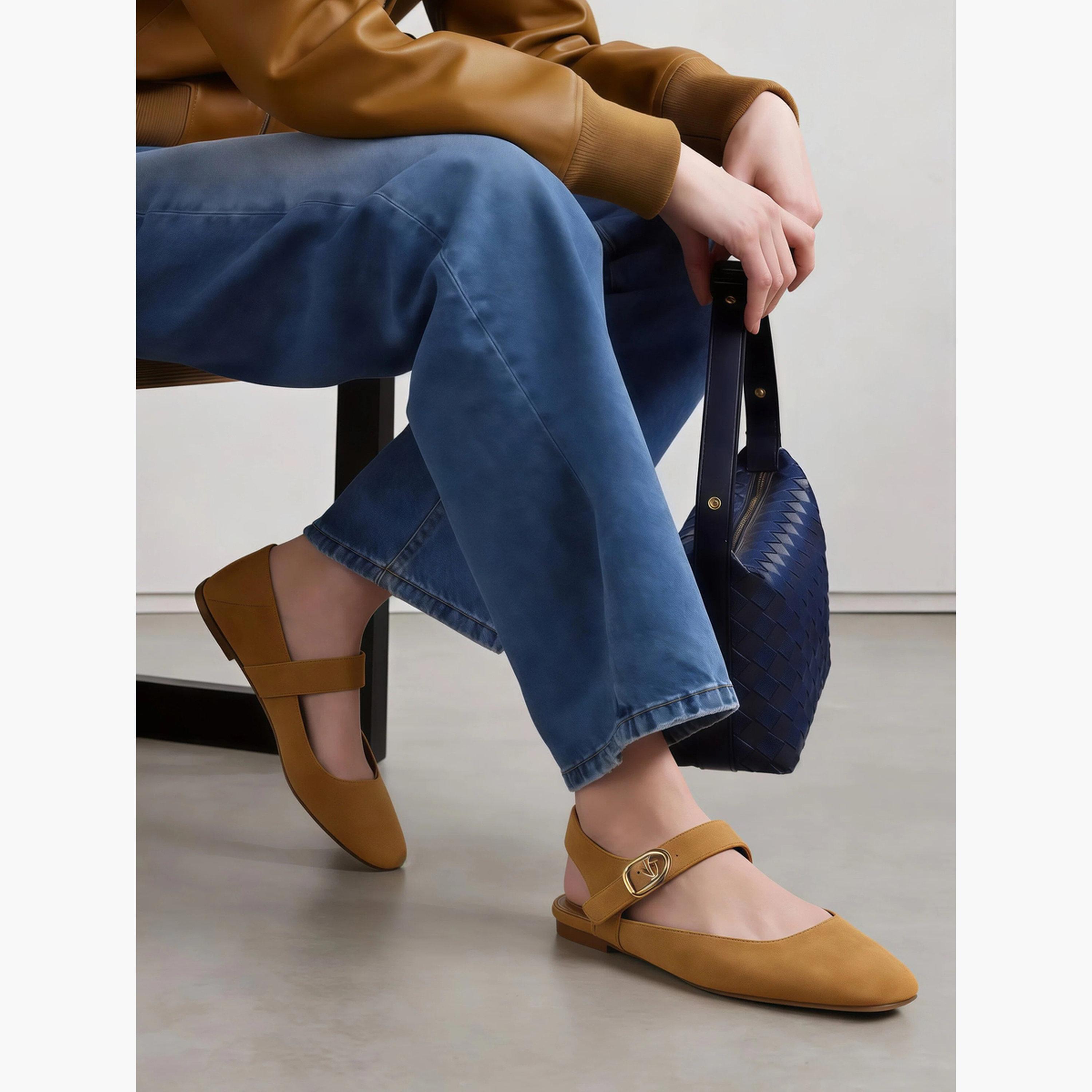 حذاء سادة بمقدمة مستديرة وإبزيم-women-shoes-sandals-flats-image-2