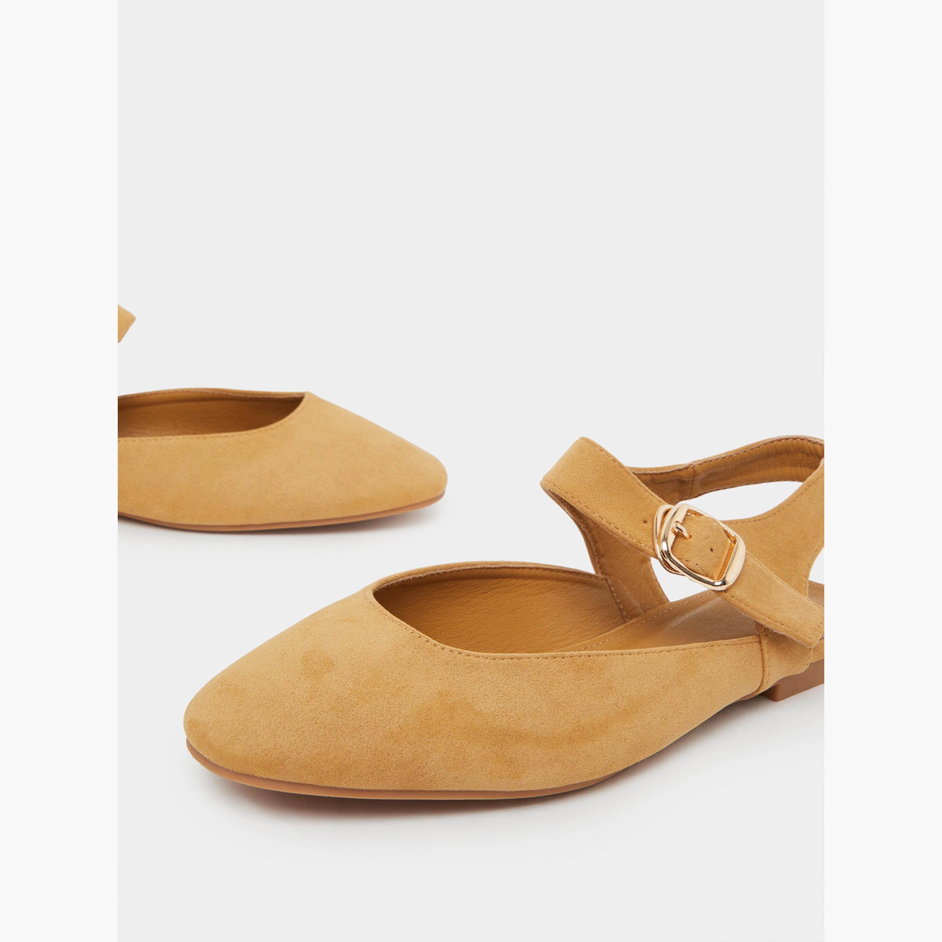 حذاء سادة بمقدمة مستديرة وإبزيم-women-shoes-sandals-flats-image-5