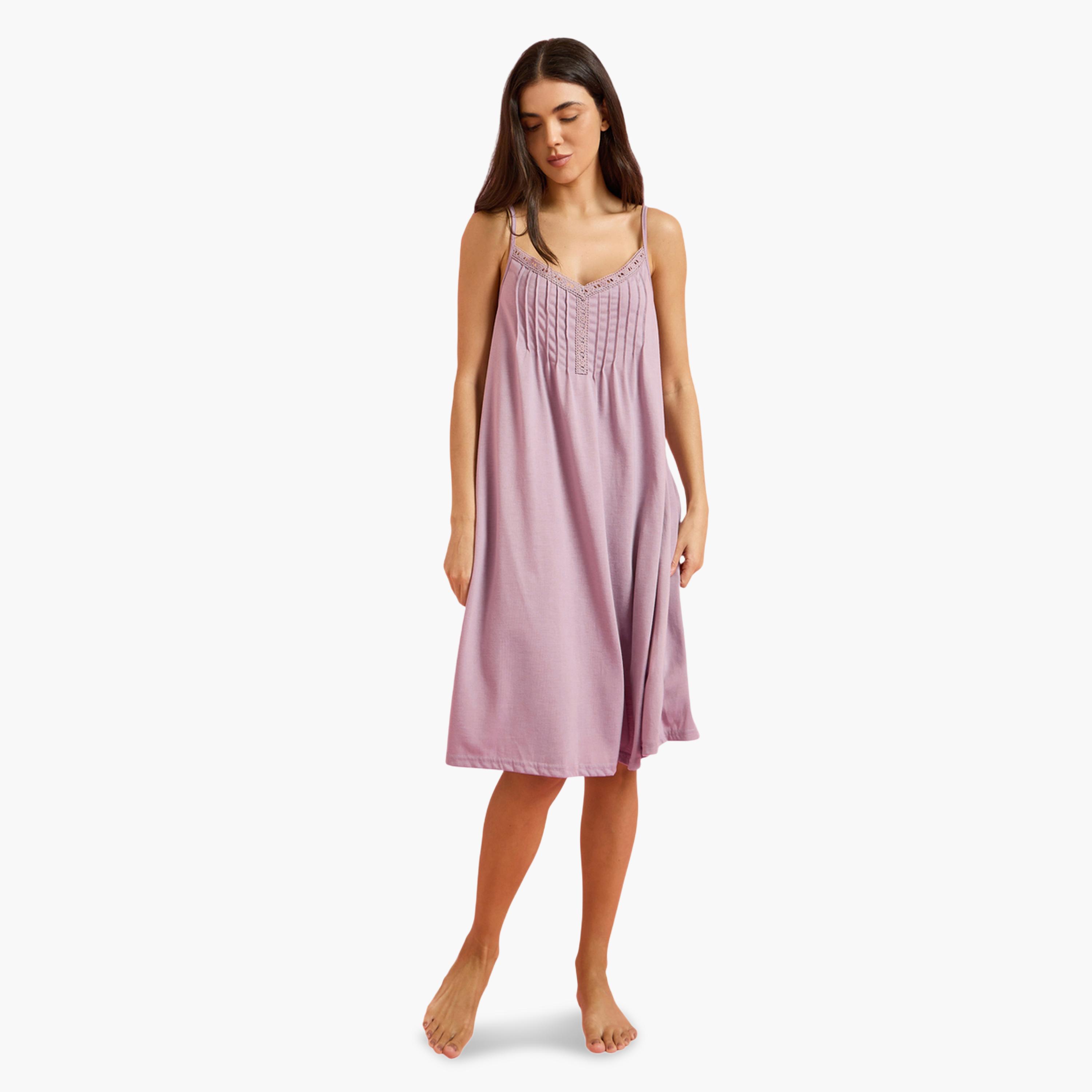 قميص نوم بتفاصيل ثنايات ودانتيل-women-clothing-nightwear-nighties-image-2