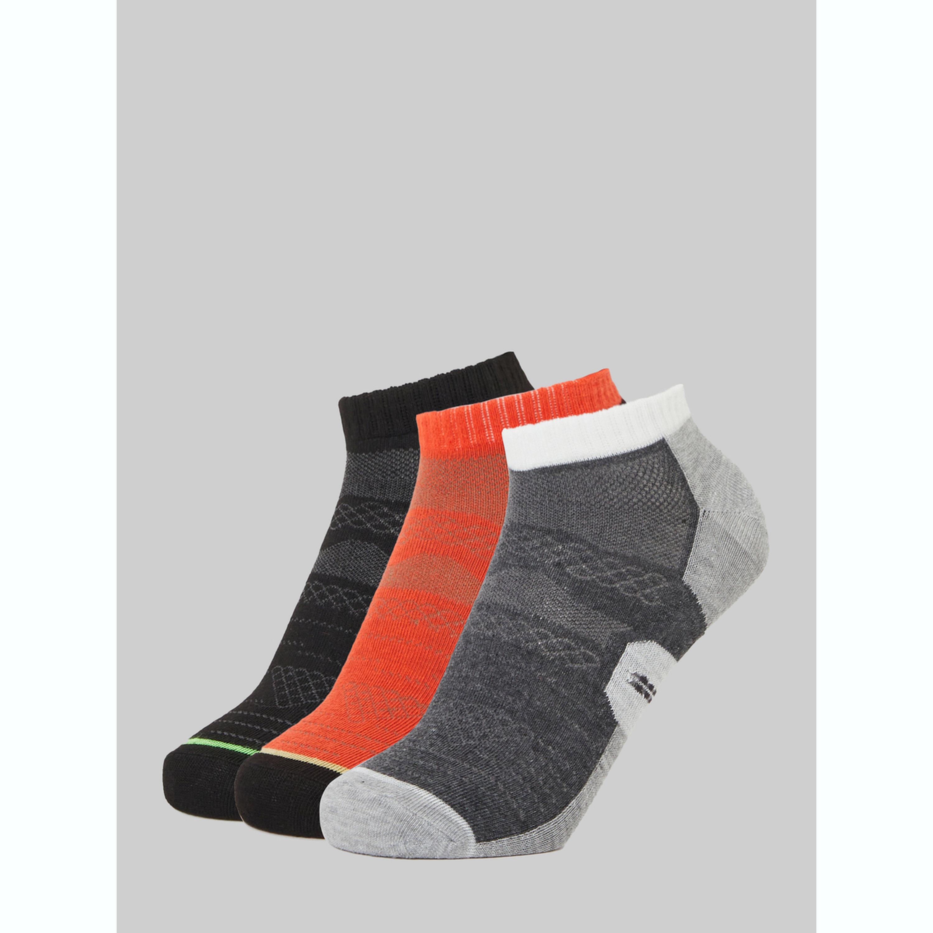 عبوة من 3 جوارب كاحل بتفاصيل متباينة-men-socks-image-1