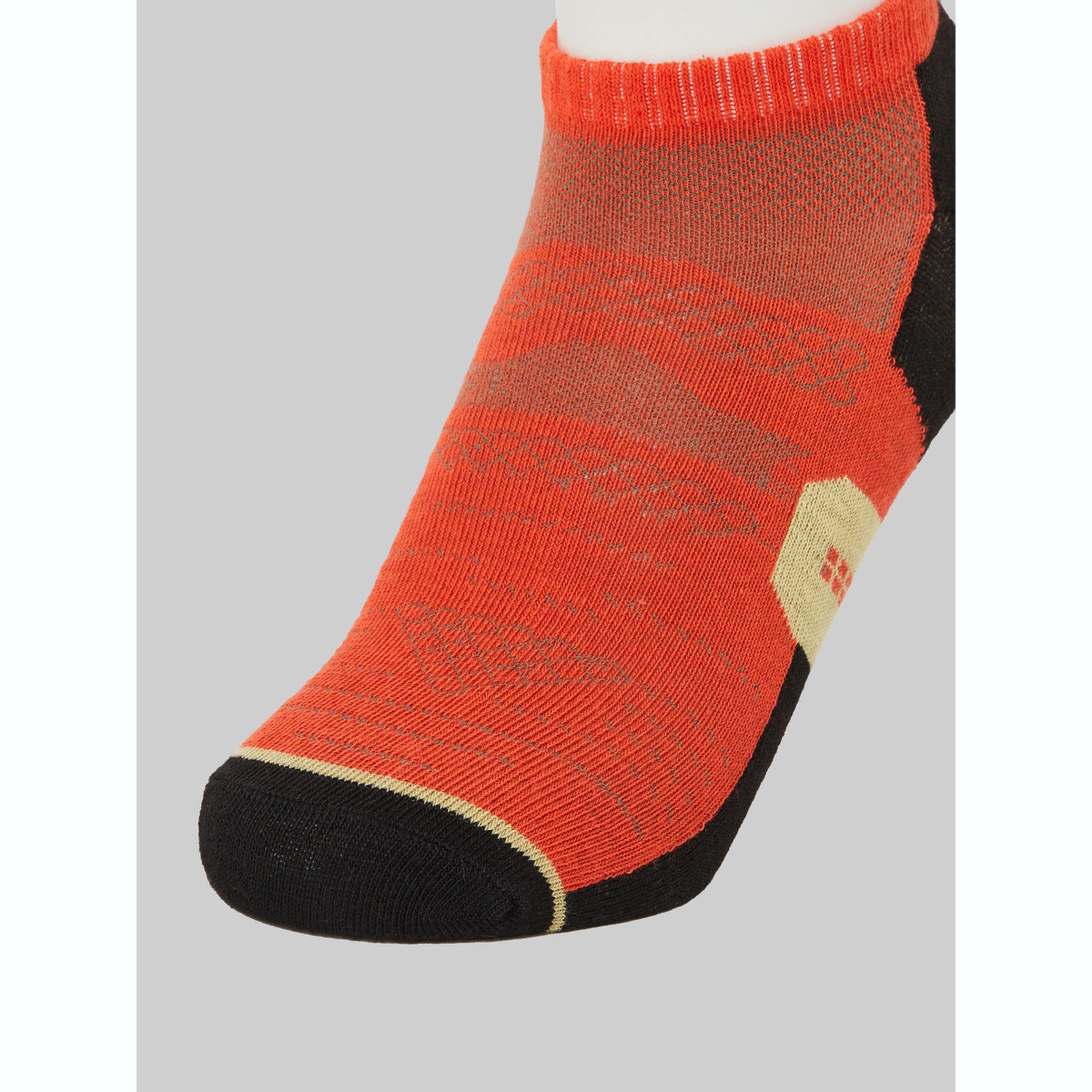 عبوة من 3 جوارب كاحل بتفاصيل متباينة-men-socks-image-3