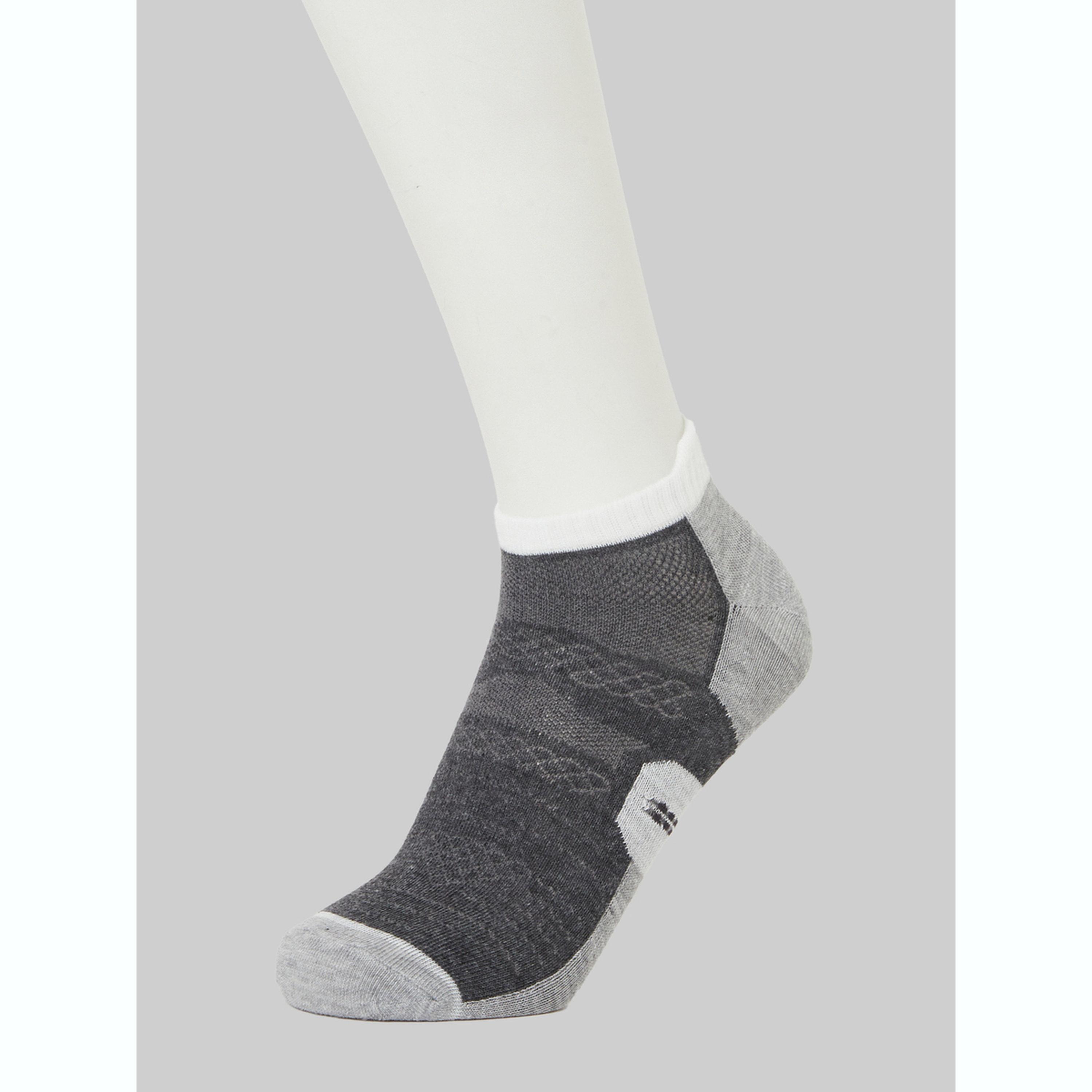 عبوة من 3 جوارب كاحل بتفاصيل متباينة-men-socks-image-4