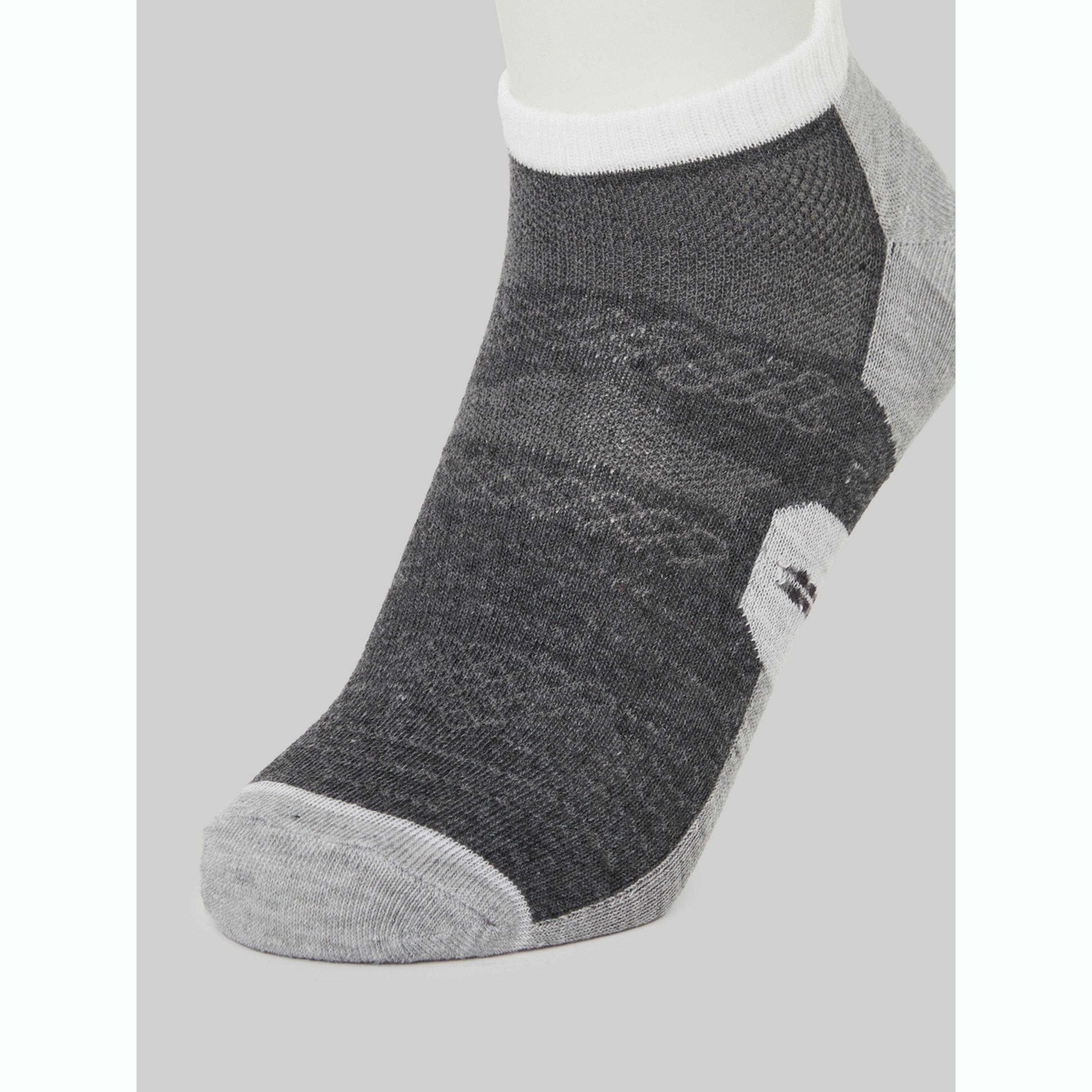 عبوة من 3 جوارب كاحل بتفاصيل متباينة-men-socks-image-5