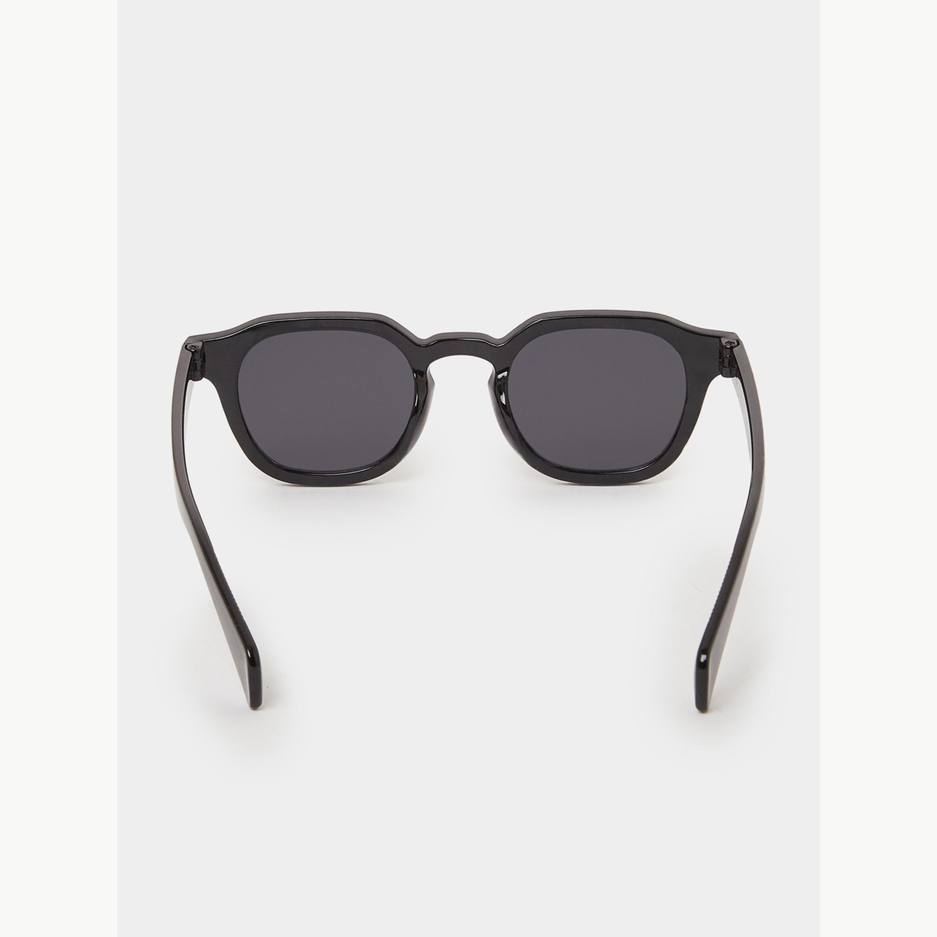 Styli Solid Round Sunglasses-men-sunglasses-image-5