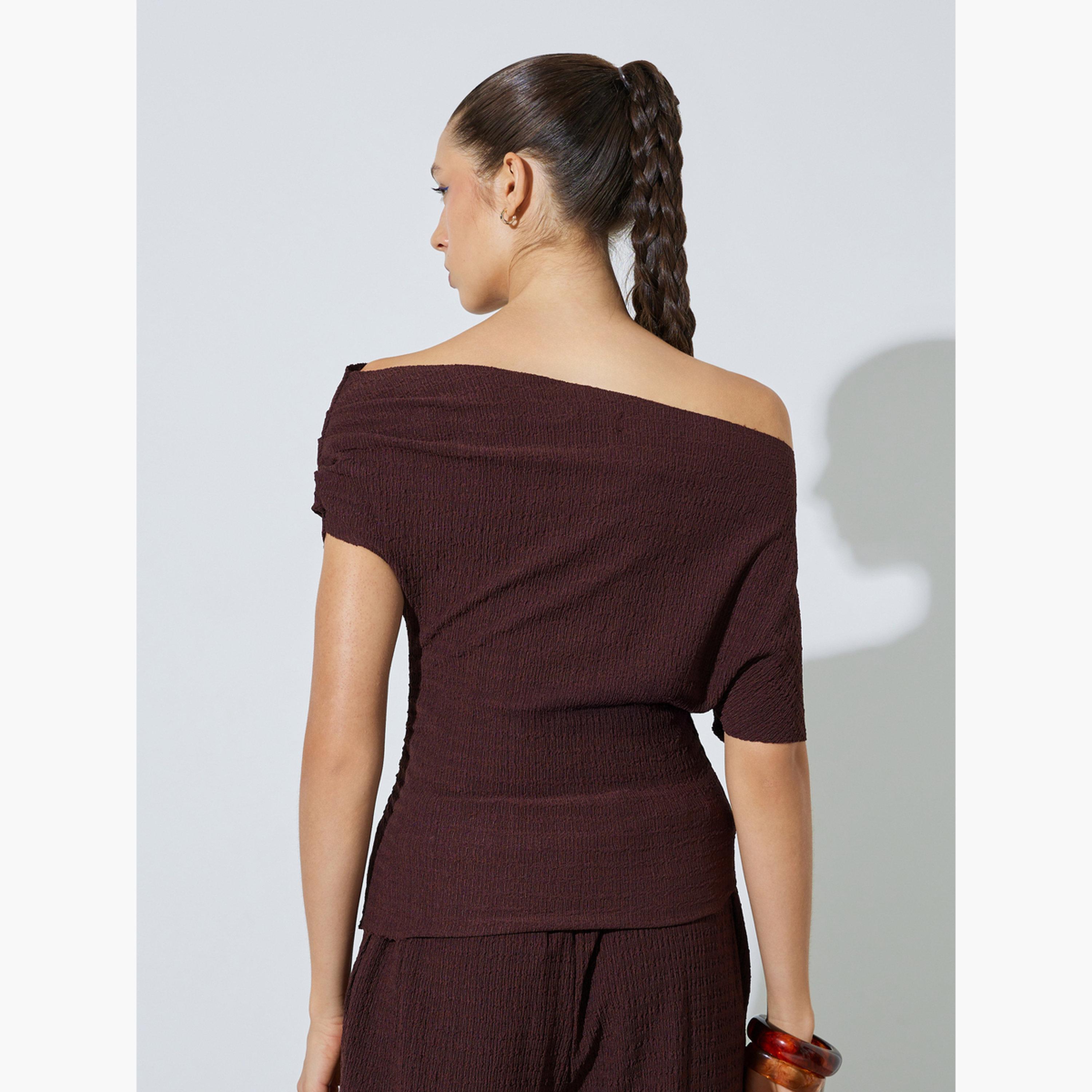بلوزة محبوكة ضيقة بأكمام قصيرة وتفاصيل بارزة الملمس-women-clothing-shirtsandblouses-blouses-image-4