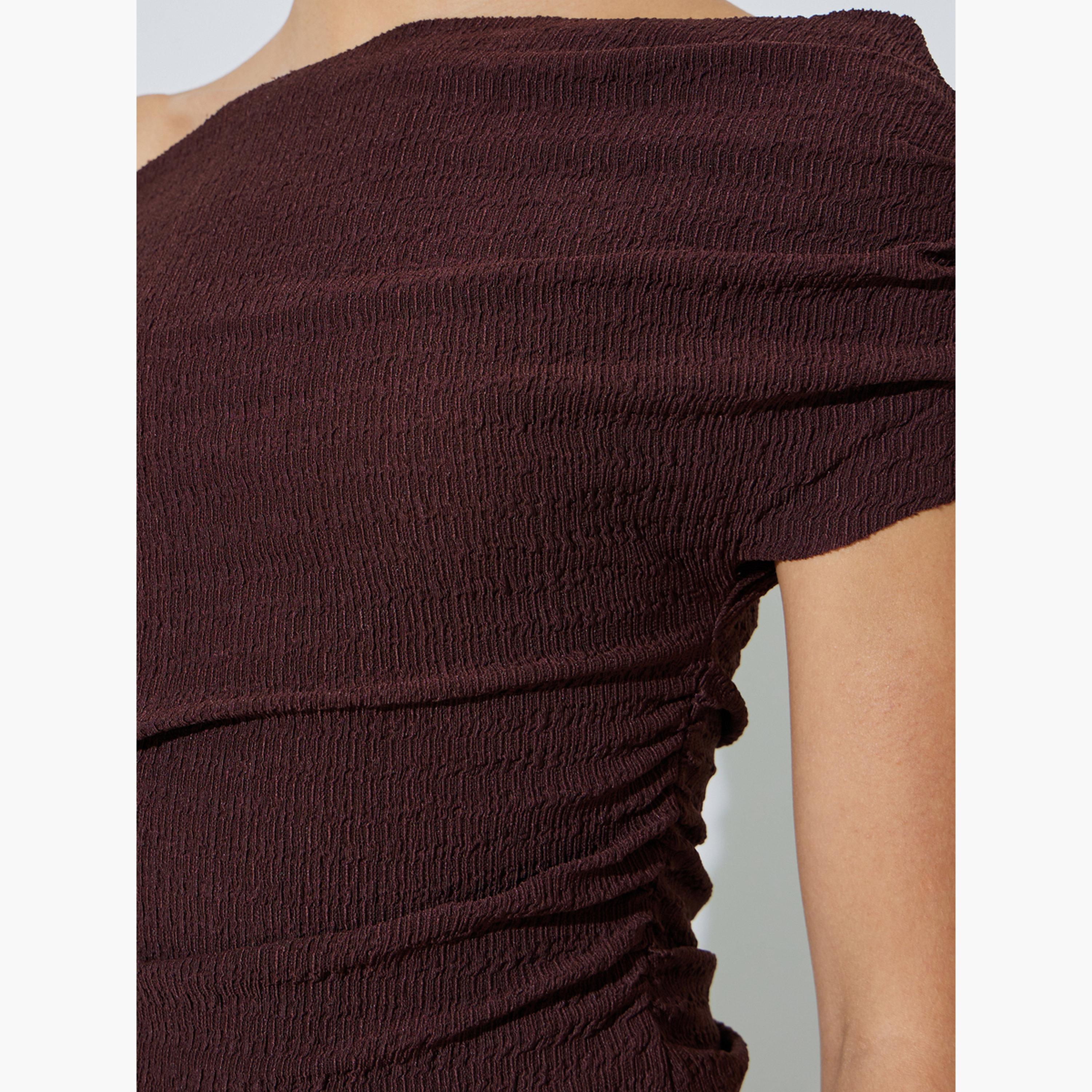 بلوزة محبوكة ضيقة بأكمام قصيرة وتفاصيل بارزة الملمس-women-clothing-shirtsandblouses-blouses-image-5
