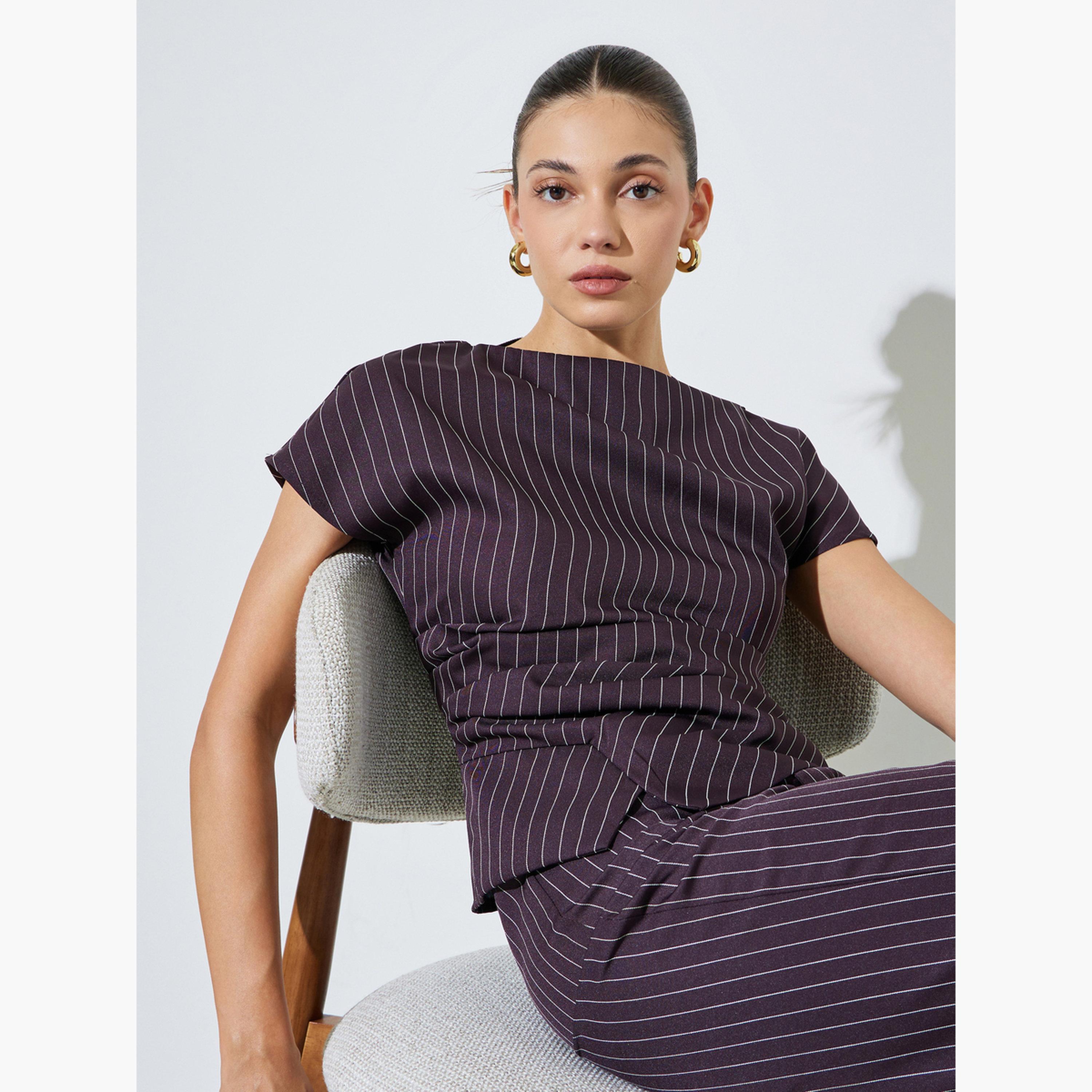 بلوزة بحافة غير متماثلة ونمط خطوط رفيعة-women-clothing-shirtsandblouses-blouses-image-3