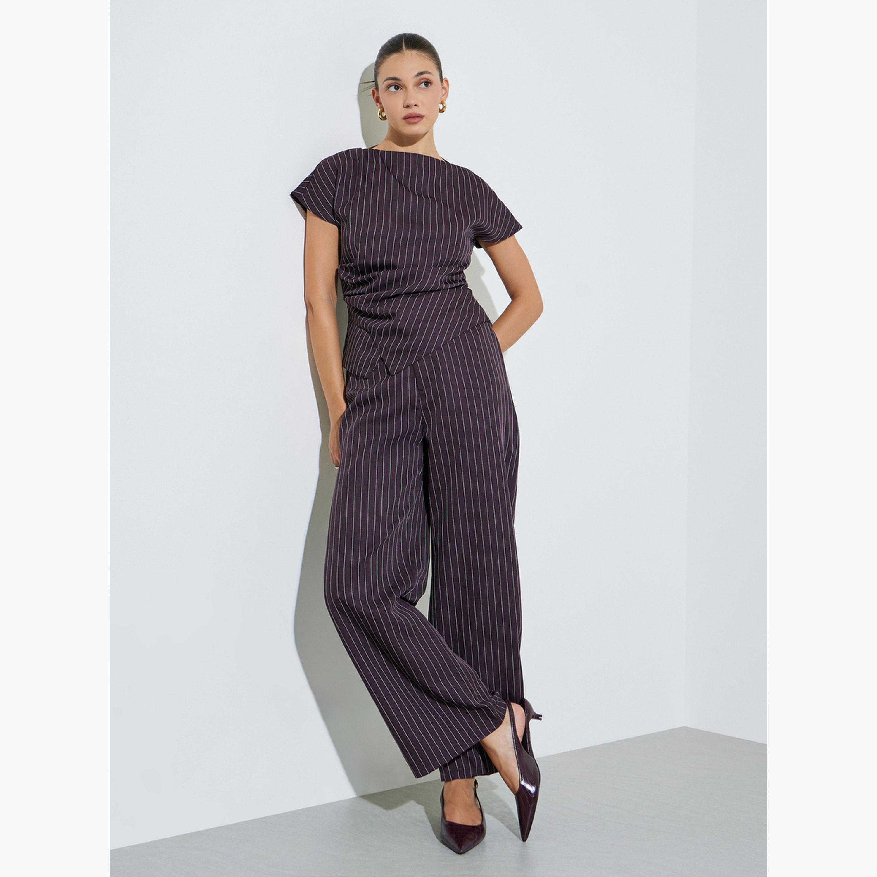بنطال بأرجل واسعة ونمط خطوط رفيعة-women-clothing-bottoms-joggers-image-2