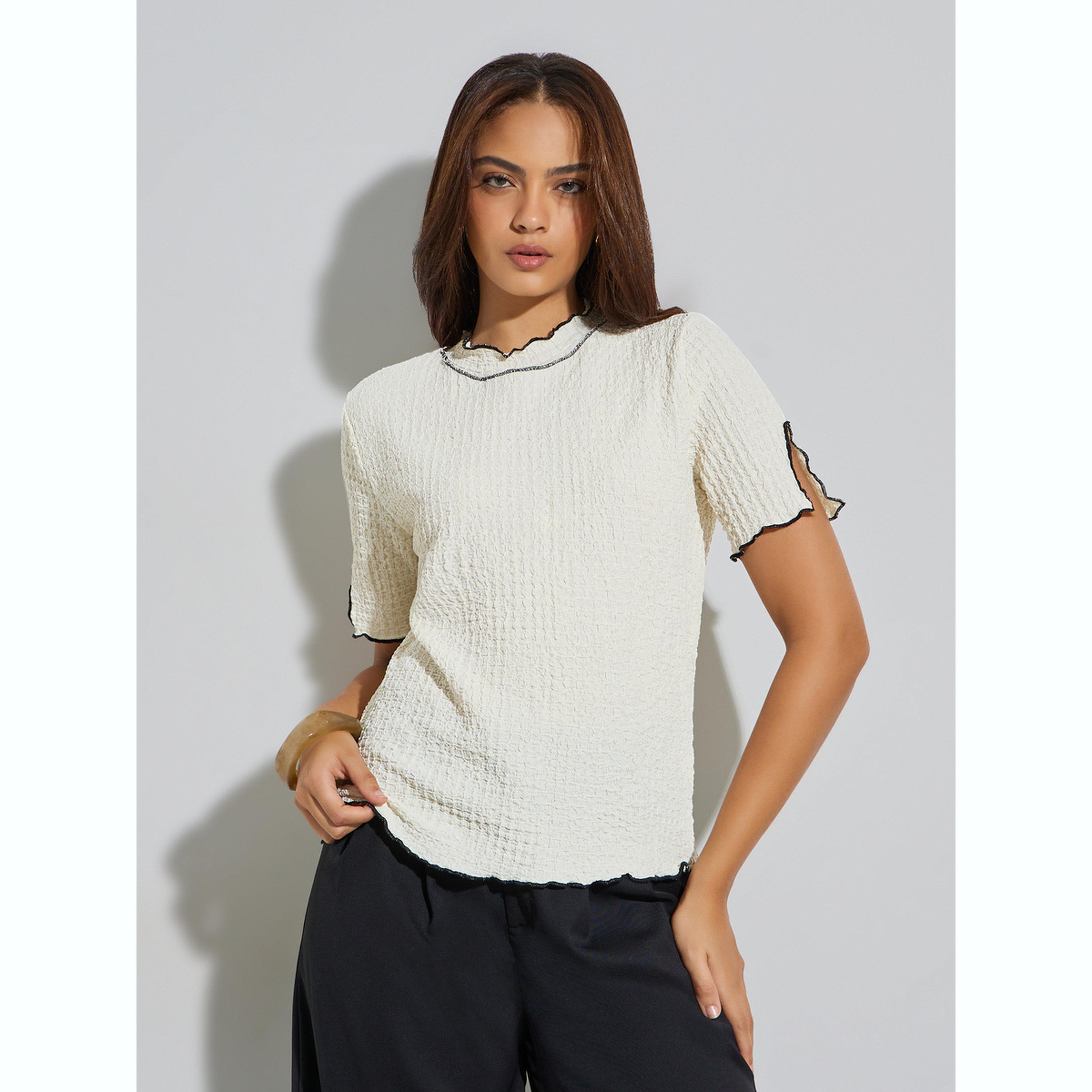 بلوزة كاجوال بأكمام قصيرة وتفاصيل بارزة الملمس-women-clothing-shirtsandblouses-blouses-image-1