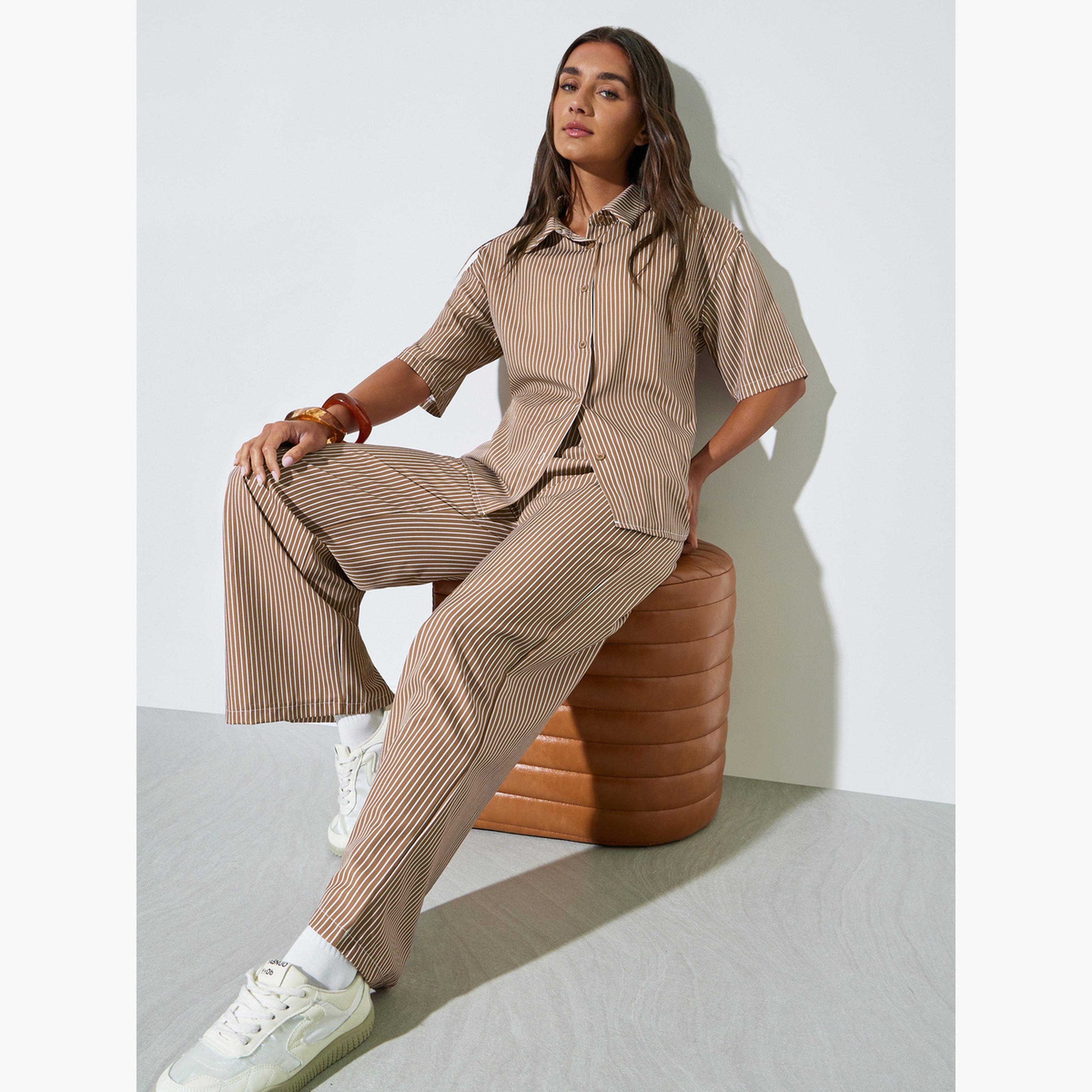 مجموعة من بنطال بأرجل واسعة وبلوزة مخططة بقصة واسعة-women-clothing-coordsets-image-2