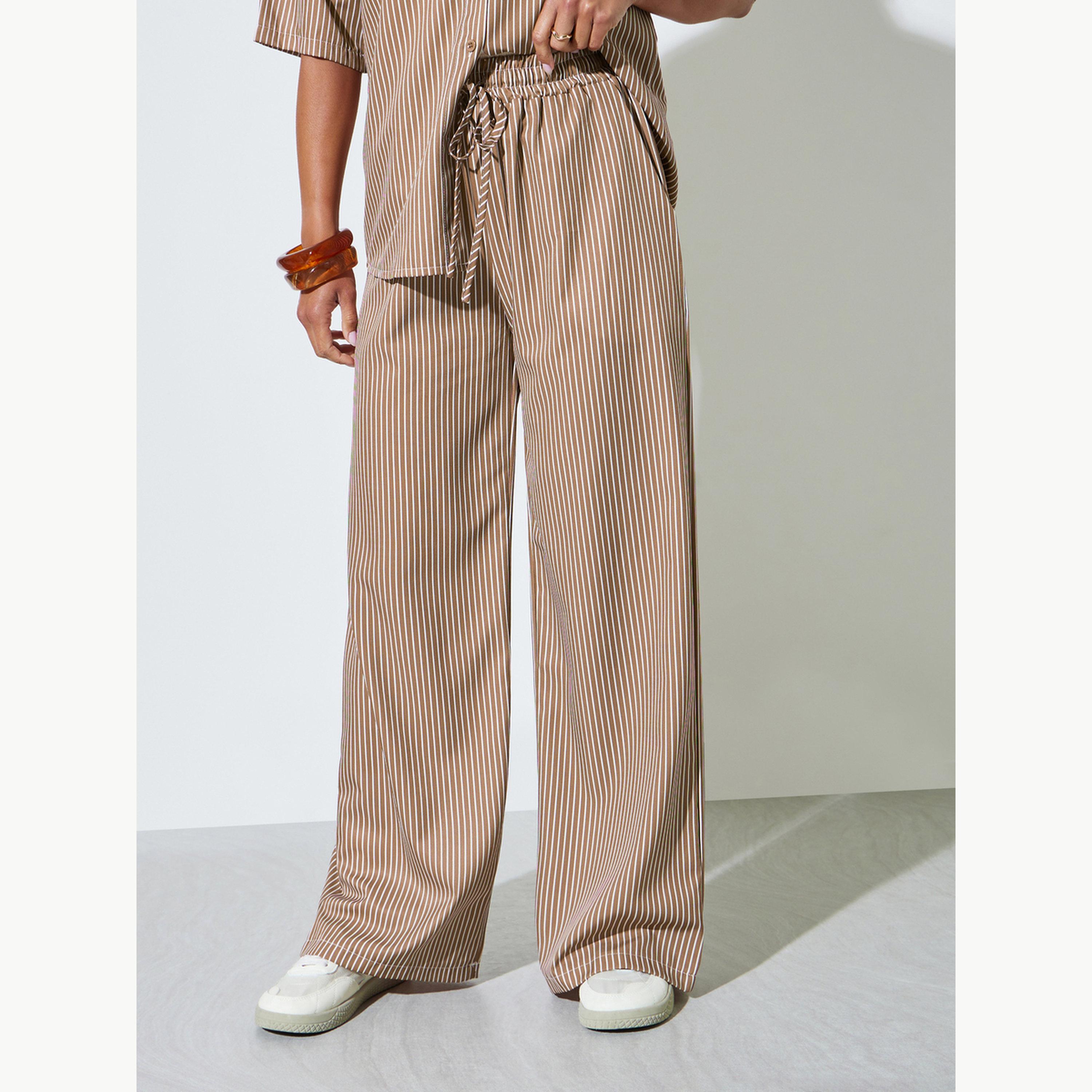 مجموعة من بنطال بأرجل واسعة وبلوزة مخططة بقصة واسعة-women-clothing-coordsets-image-5