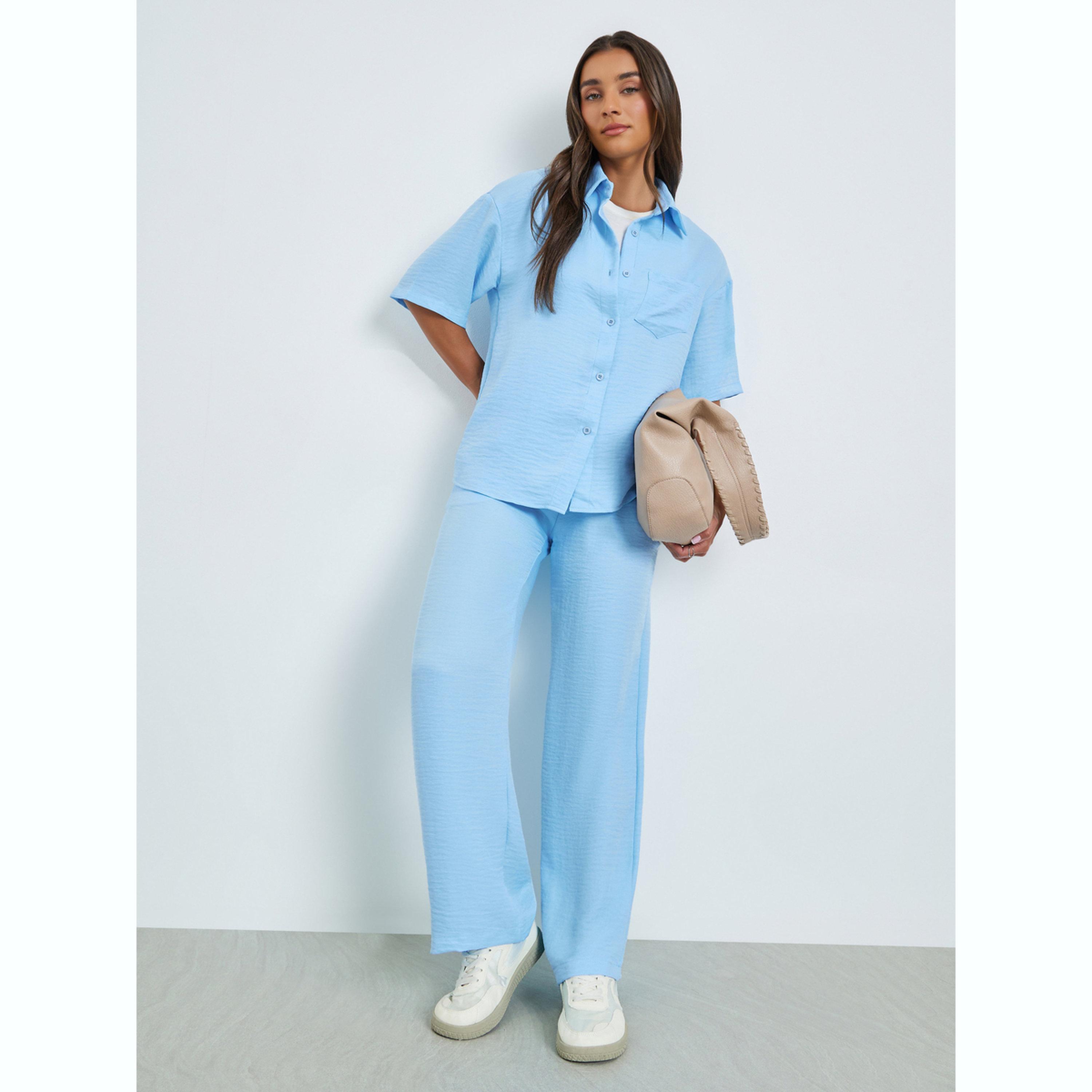 طقم منسق من بنطال بأرجل واسعة وقميص مريح بجيب أمامي-women-clothing-coordsets-image-1