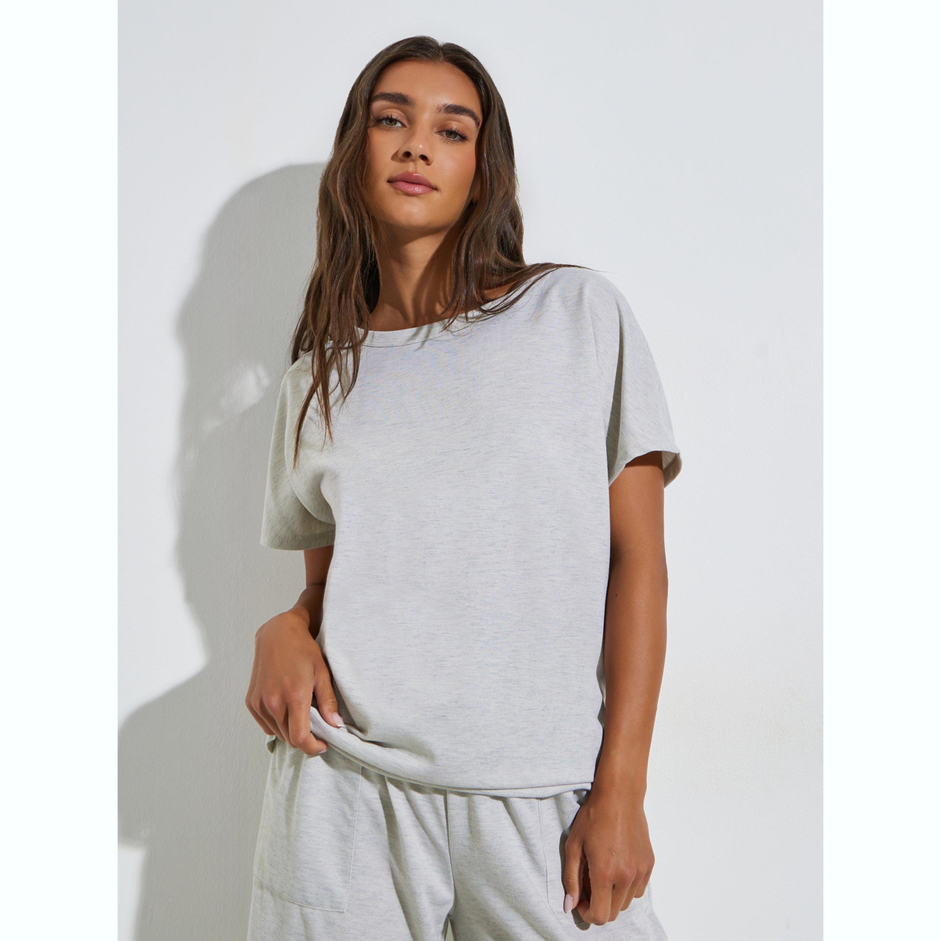 طقم منسق من جوغر بأرجل واسعة وبلوزة مريحة سادة-women-clothing-coordsets-image-3