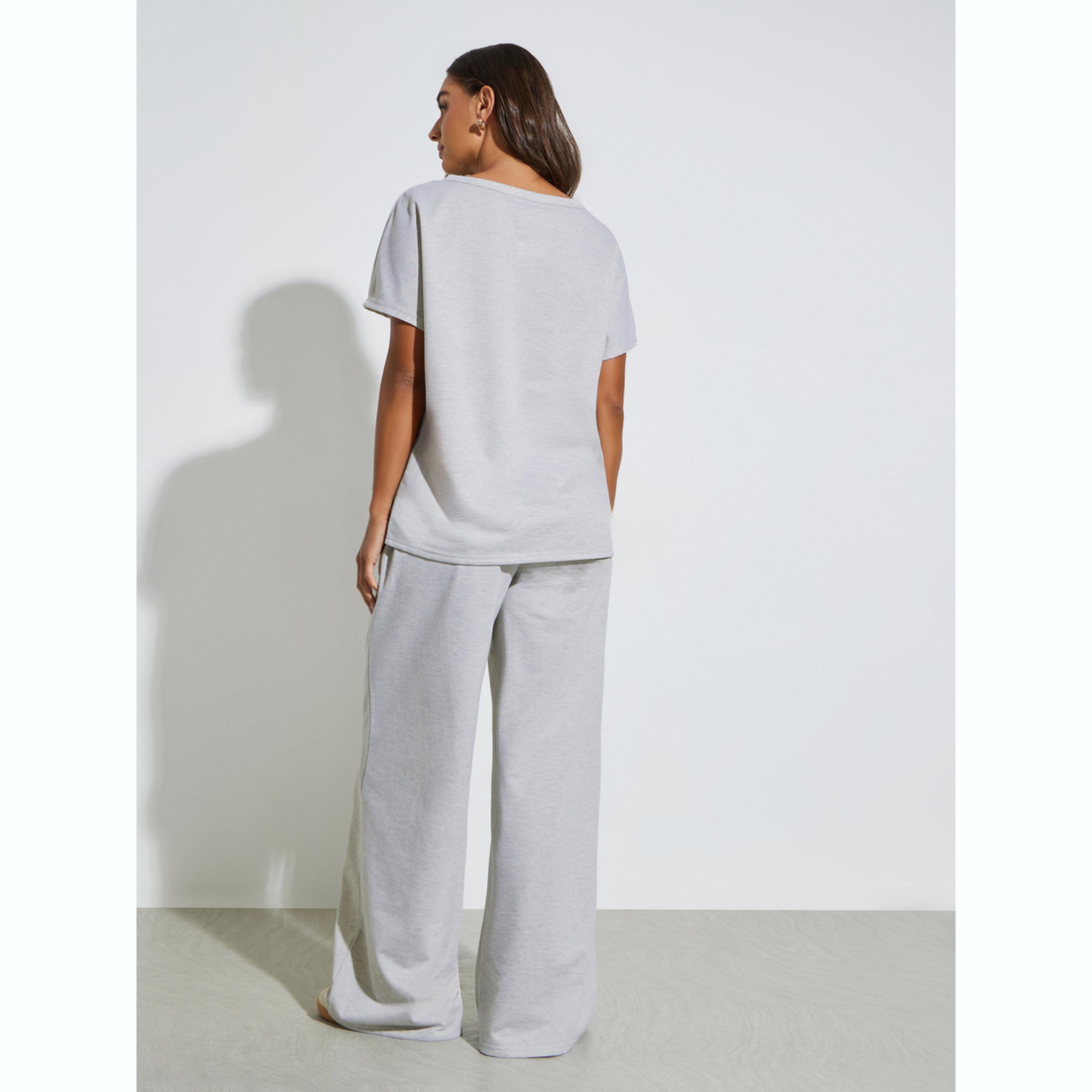 طقم منسق من جوغر بأرجل واسعة وبلوزة مريحة سادة-women-clothing-coordsets-image-4