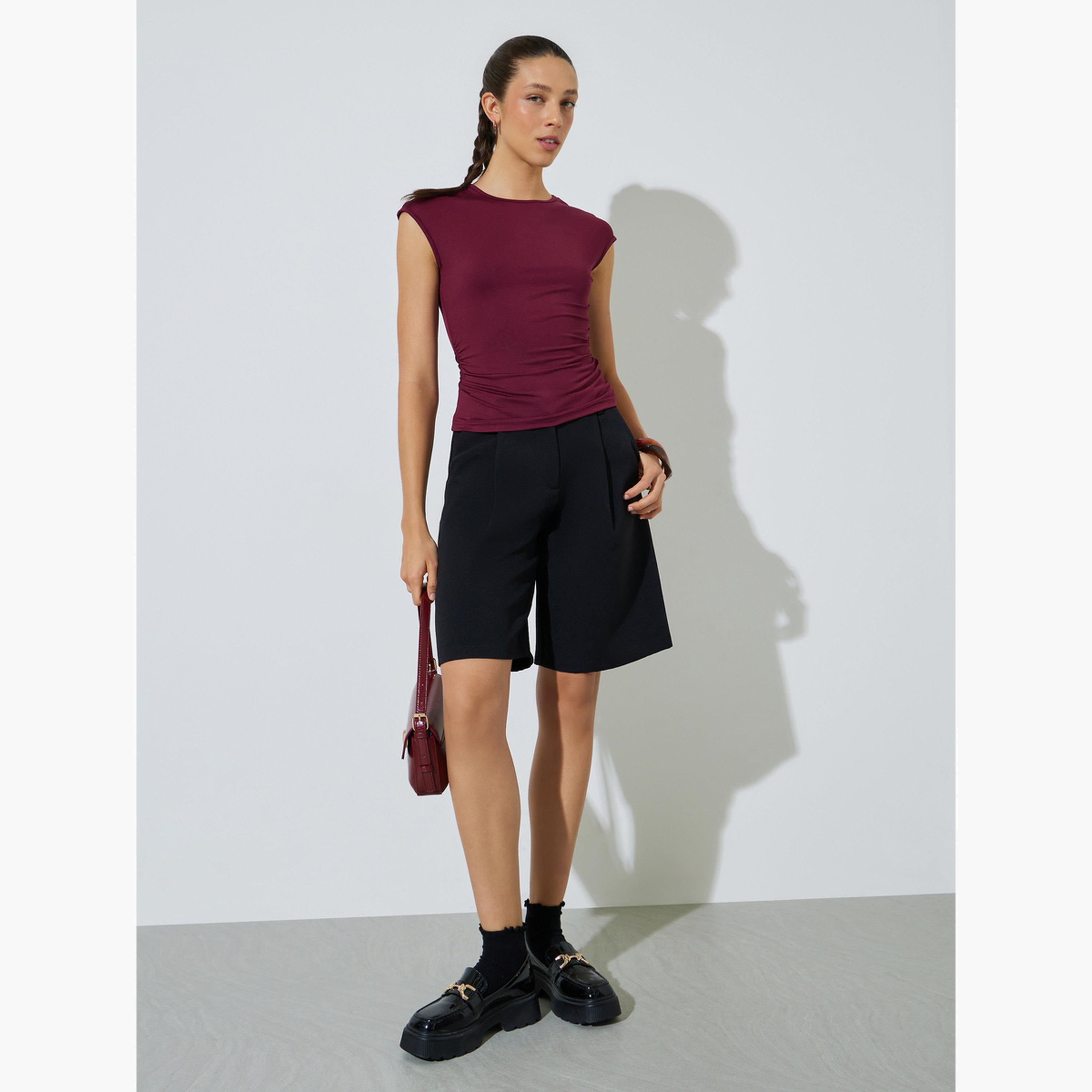 ستايلي - تيشيرت بورغندي ضيق بأكمام قصيرة ورقبة دائرية-women-clothing-tshirts-image-2