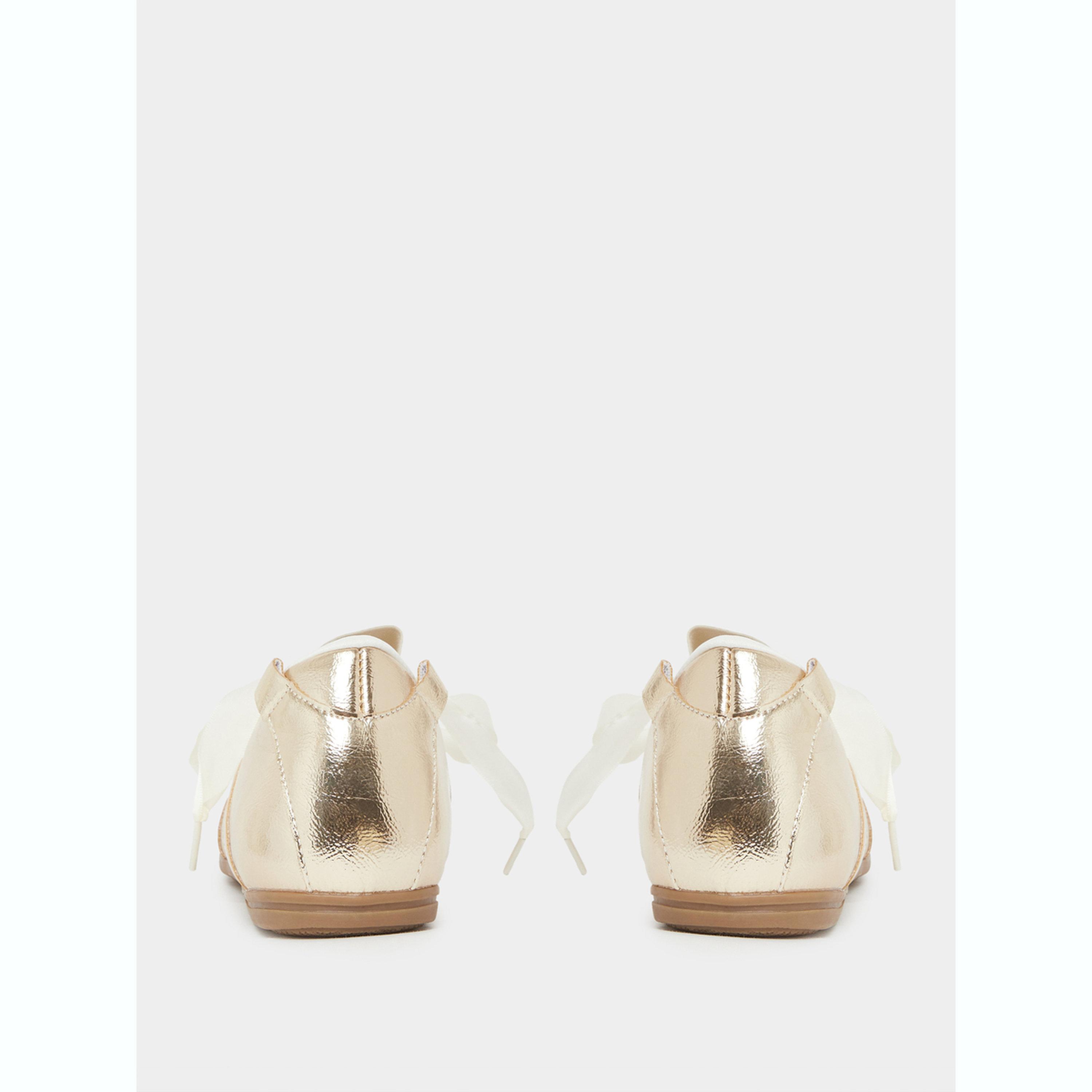 حذاء سنيكرز بمظهر ميتاليك وتفاصيل شريط-women-shoes-sneakers-image-5