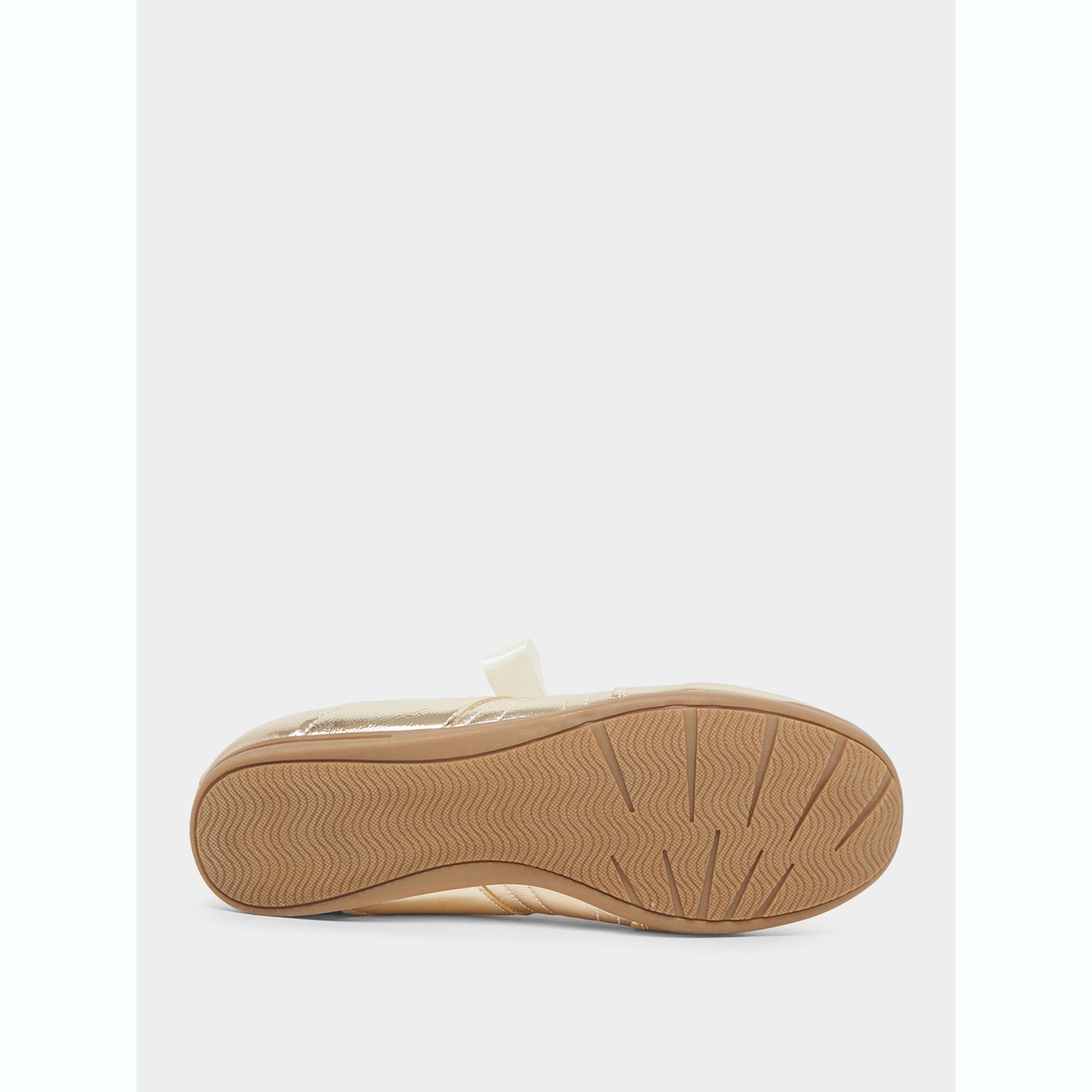 حذاء سنيكرز بمظهر ميتاليك وتفاصيل شريط-women-shoes-sneakers-image-6