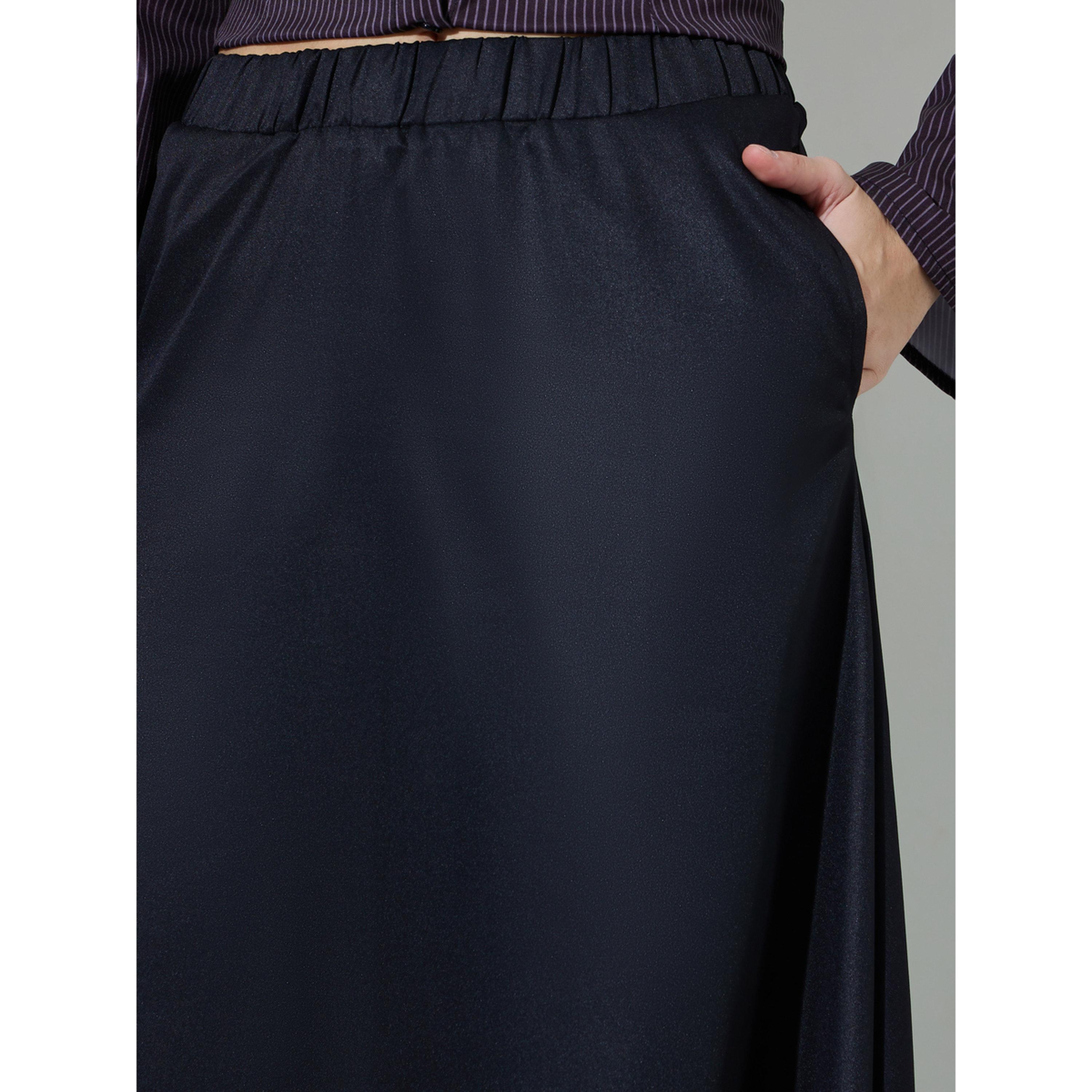 تنورة طويلة بحافة واسعة سادة وتفاصيل جيوب باللون الأسود-women-clothing-skirts-image-4