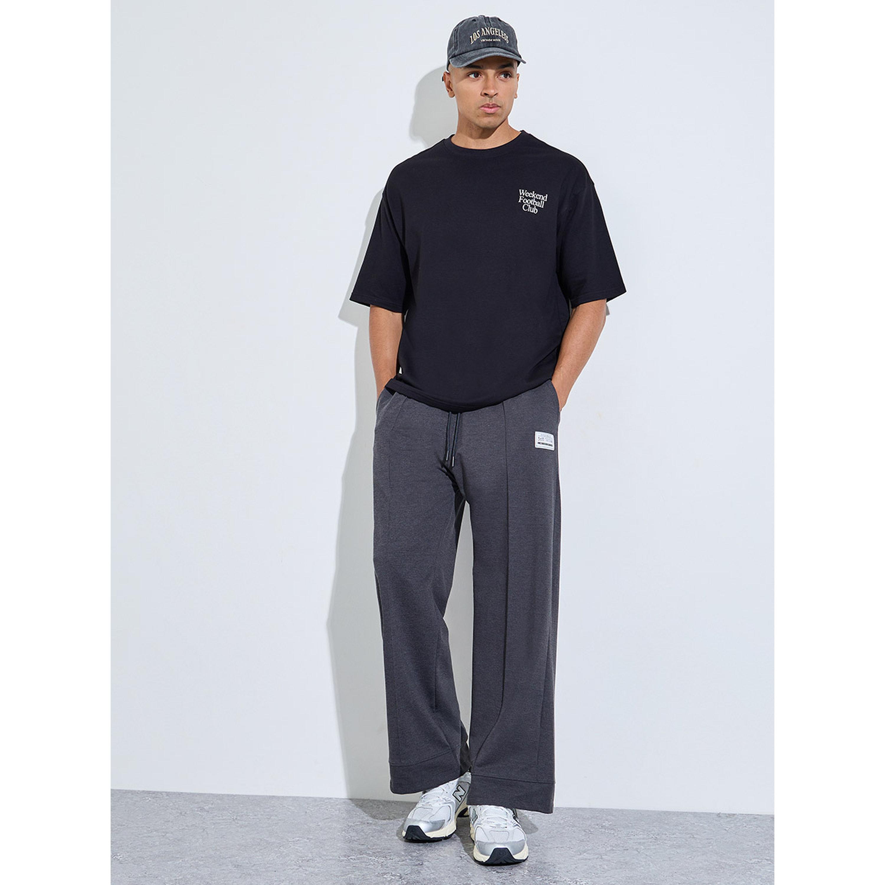 جوغر واسع بتفاصيل شارة وكشكشة-men-clothing-joggers-image-2