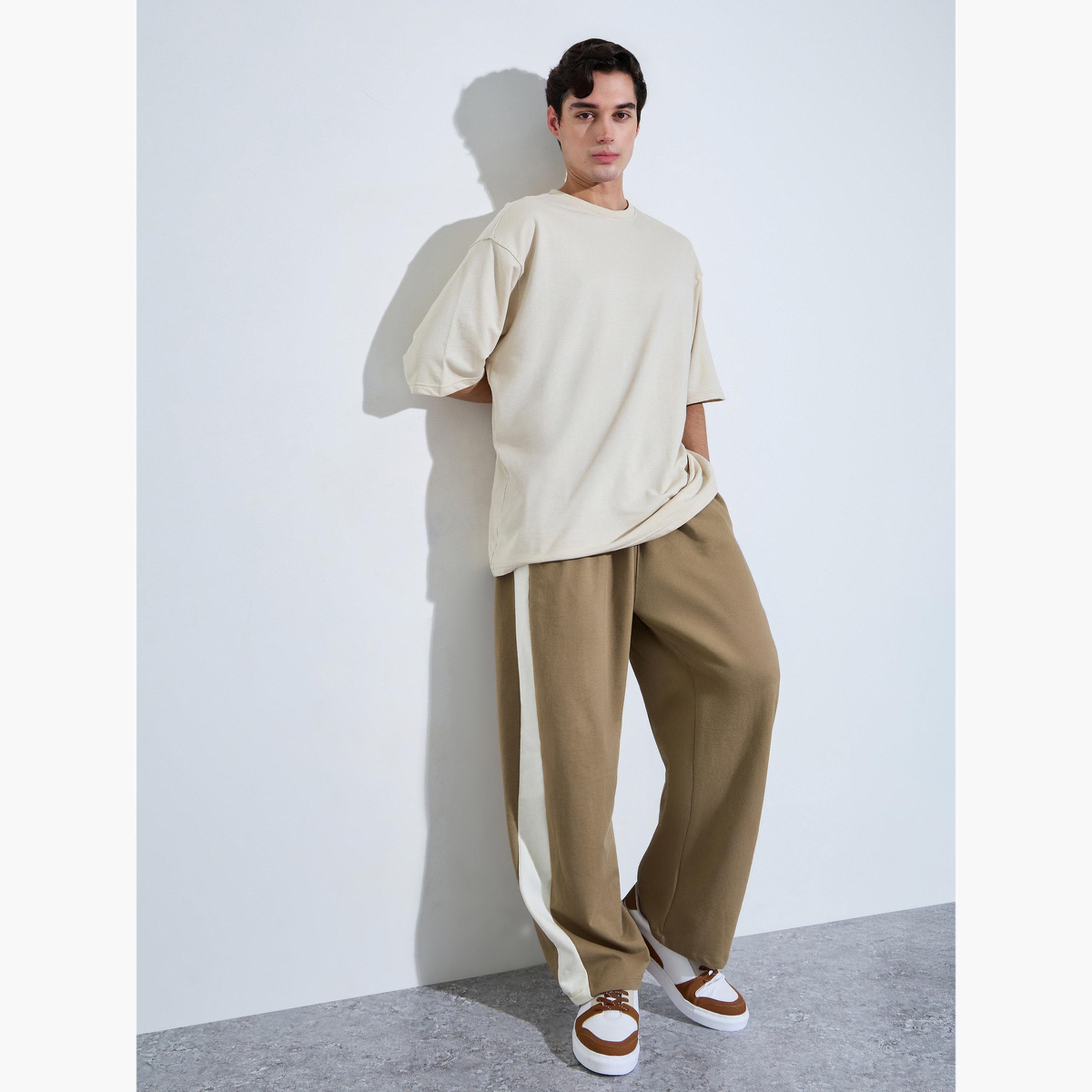 بنطال جوغر بقصة مريحة أجياب بسحاب وشريط جانبي-men-clothing-bottoms-joggers-image-2