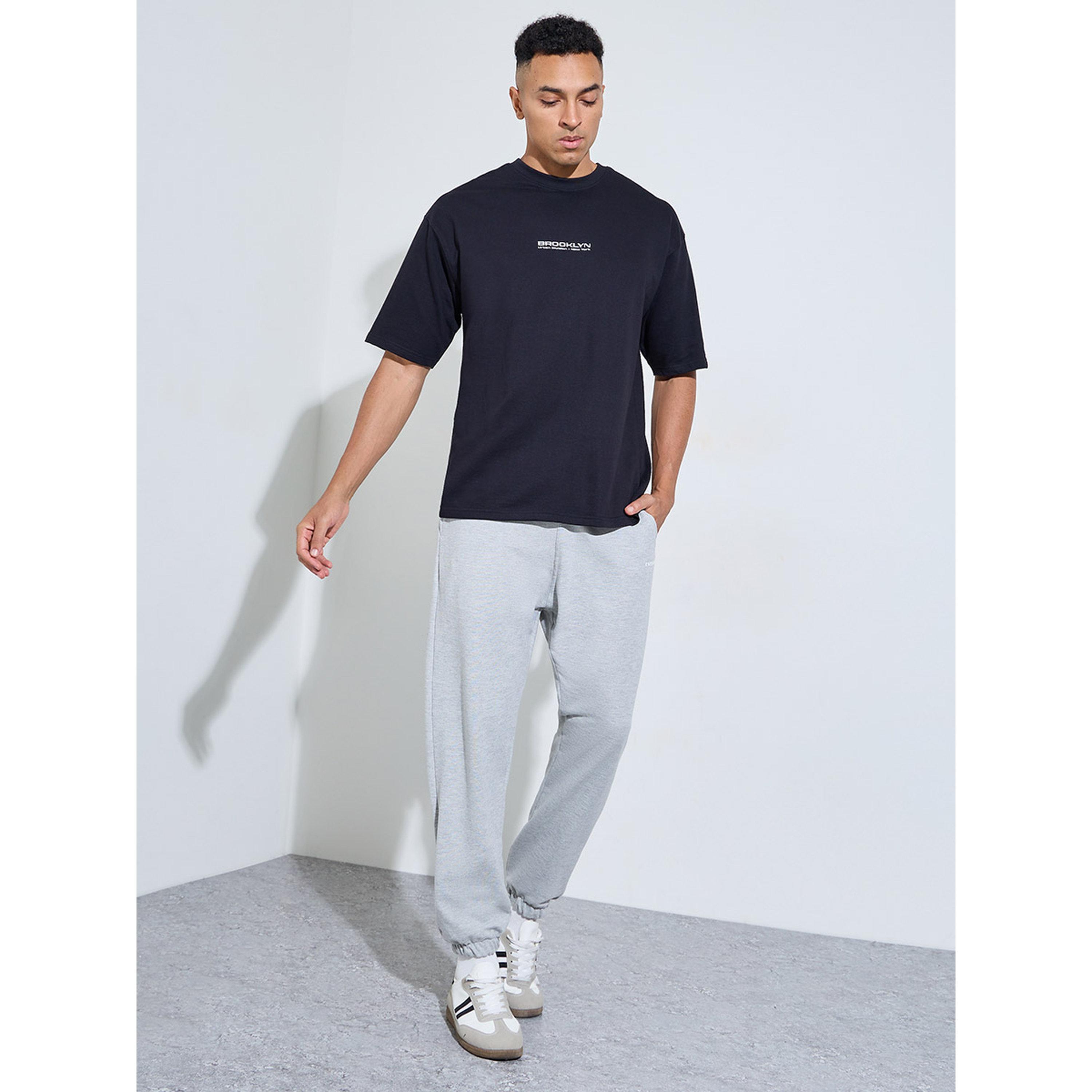 جوغر واسع بتفاصيل جيوب وطبعة شعار-men-clothing-joggers-image-2