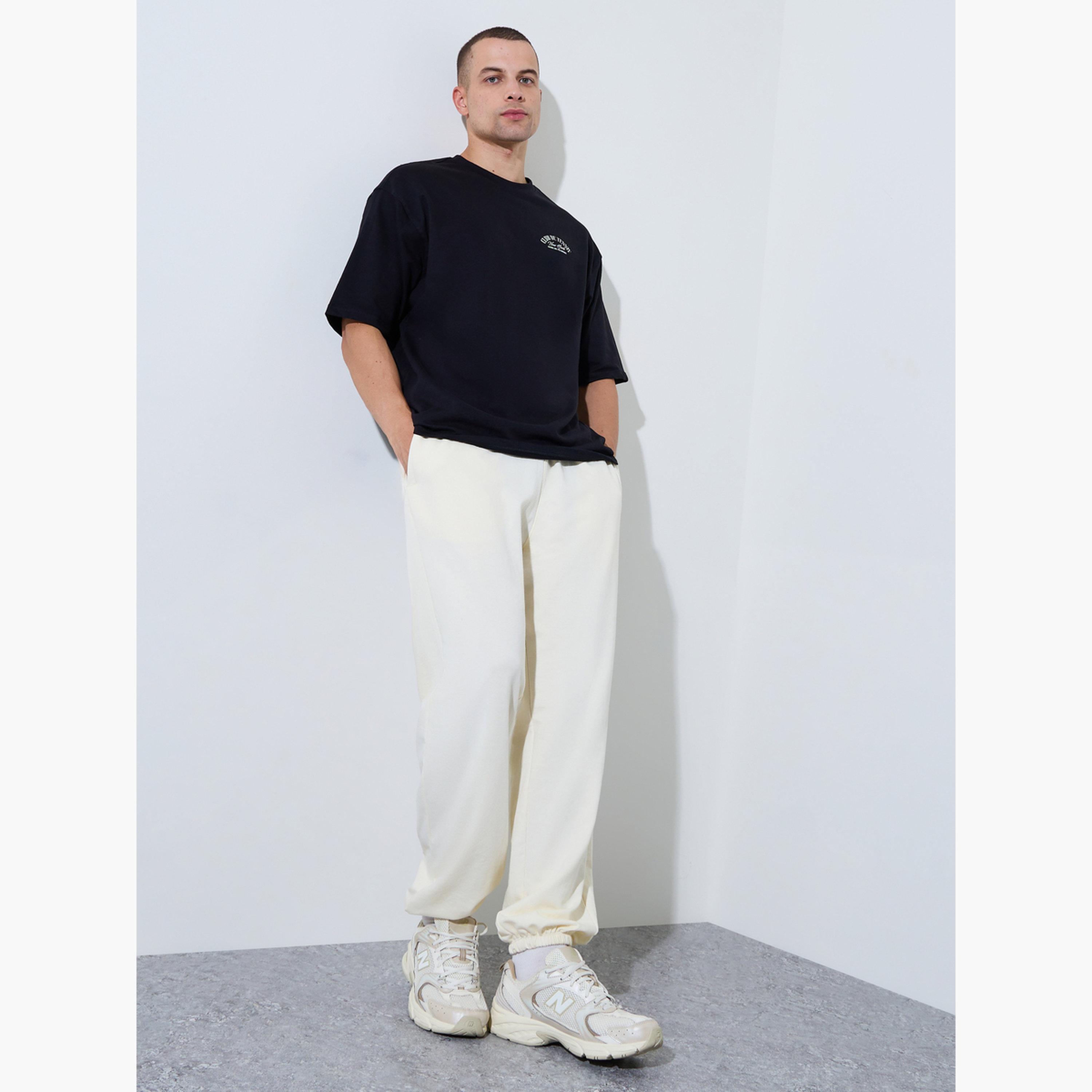 بنطال جوغر بقصة مريحة وجيب بأطراف متباينة وسادة-men-clothing-bottoms-joggers-image-2