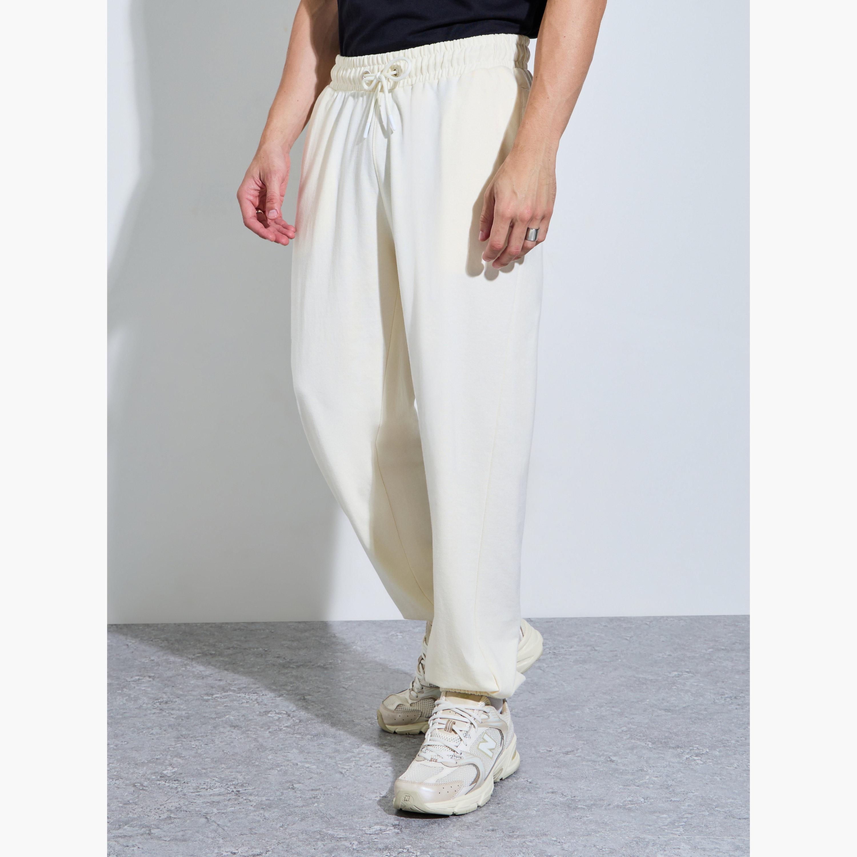 بنطال جوغر بقصة مريحة وجيب بأطراف متباينة وسادة-men-clothing-bottoms-joggers-image-3