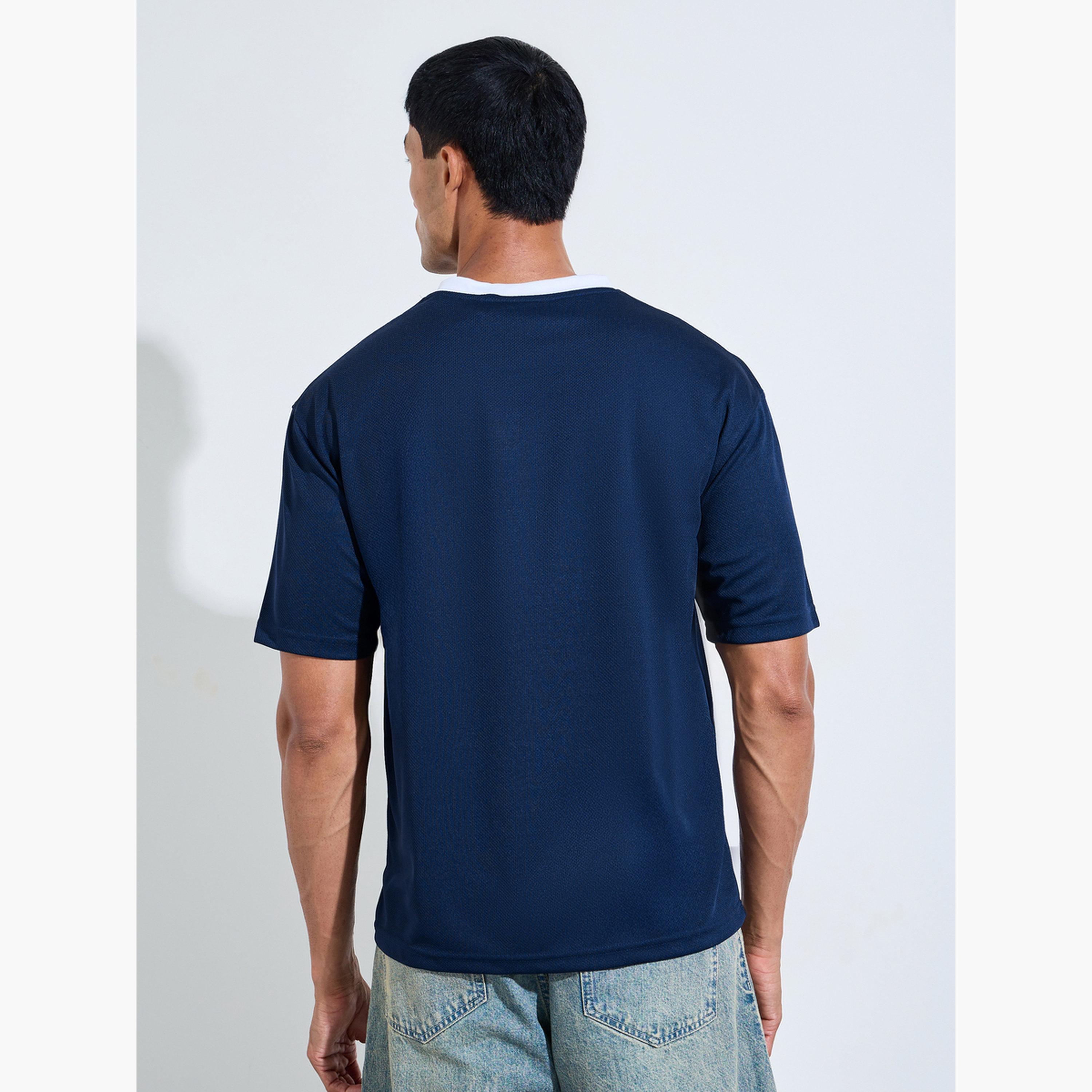 ستايلي - تيشيرت رجالي فضفاض لكرة القدم بتصميم مضلع متباين-men-clothing-tshirtsandpolos-tshirts-image-4