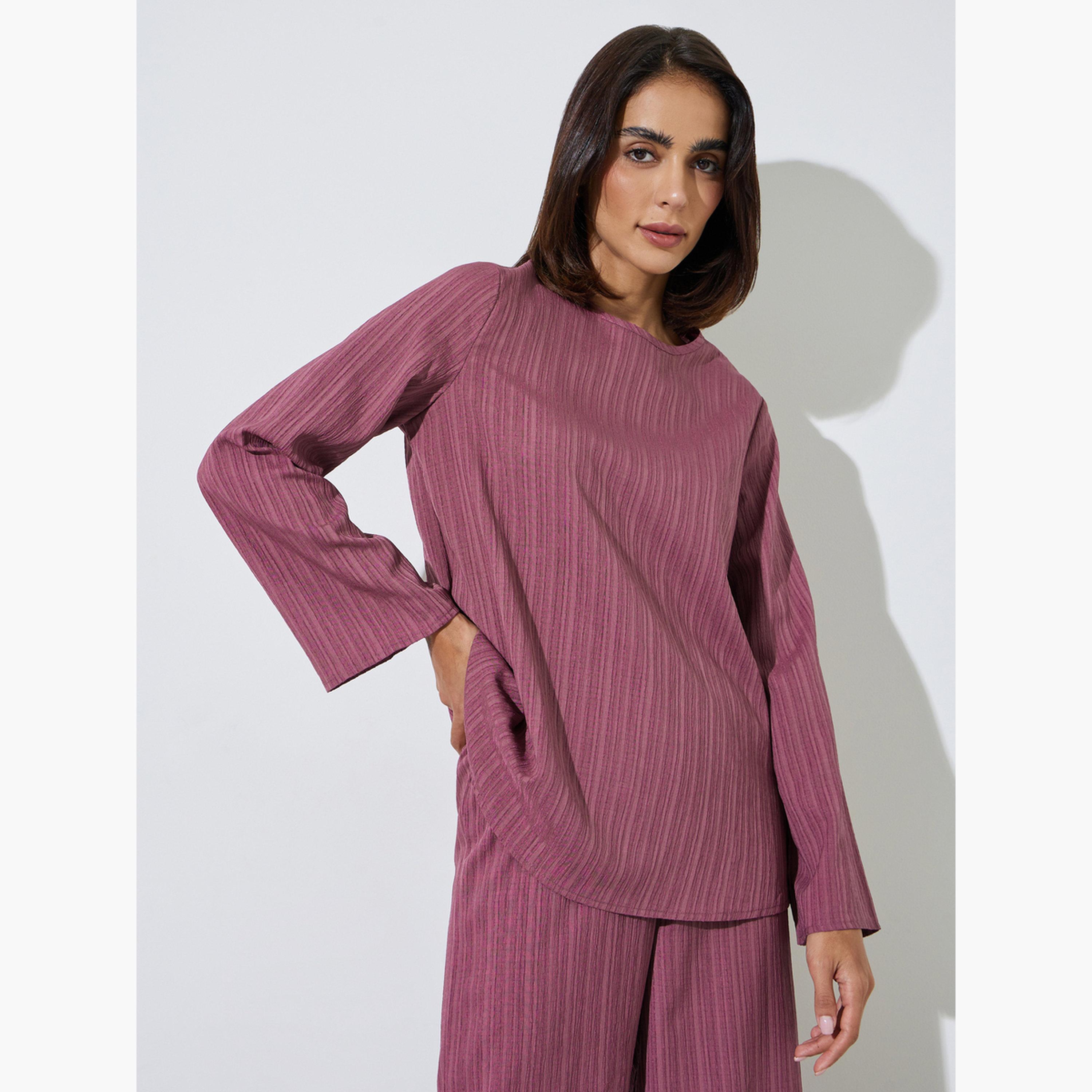 طقم محتشم من بنطال بأرجل واسعة وبلوزة طويلة بتفاصيل بارزة الملمس-women-arabicclothing-sets-image-3
