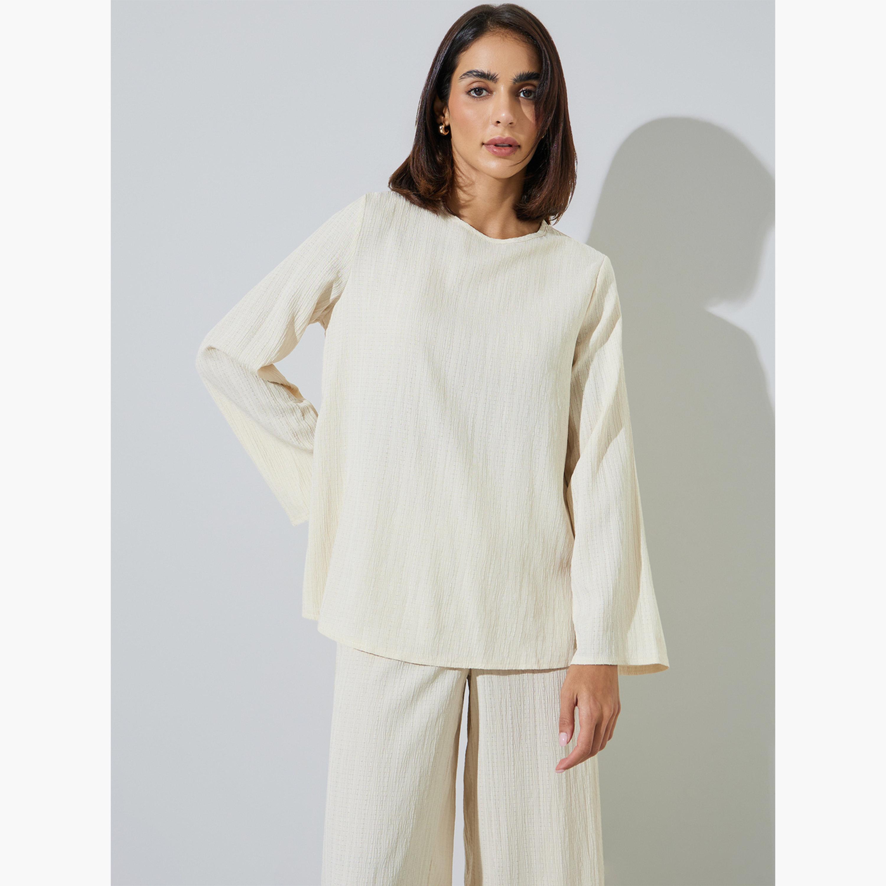 طقم محتشم من بنطال بأرجل واسعة وبلوزة طويلة بتفاصيل بارزة الملمس-women-arabicclothing-sets-image-2