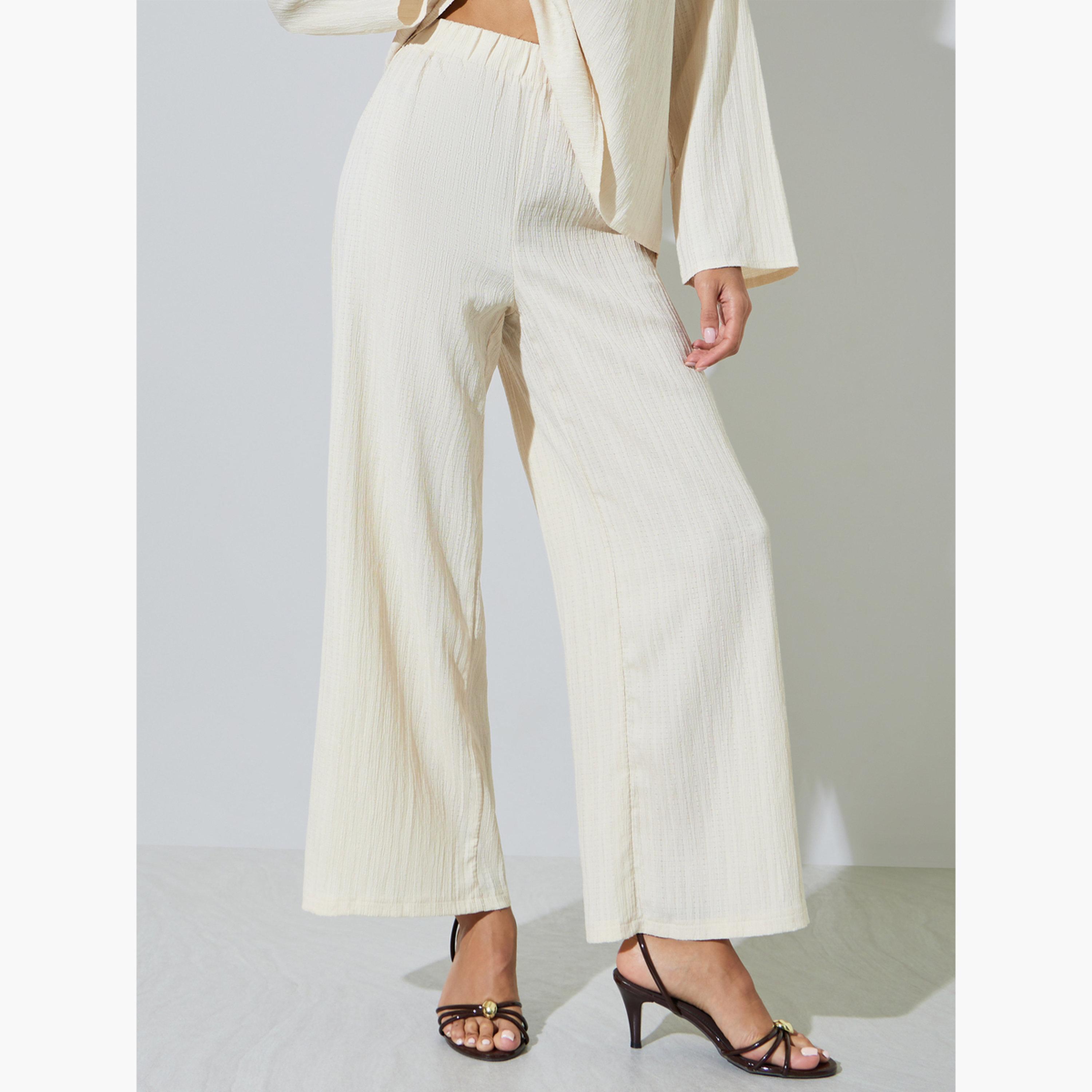 طقم محتشم من بنطال بأرجل واسعة وبلوزة طويلة بتفاصيل بارزة الملمس-women-arabicclothing-sets-image-5