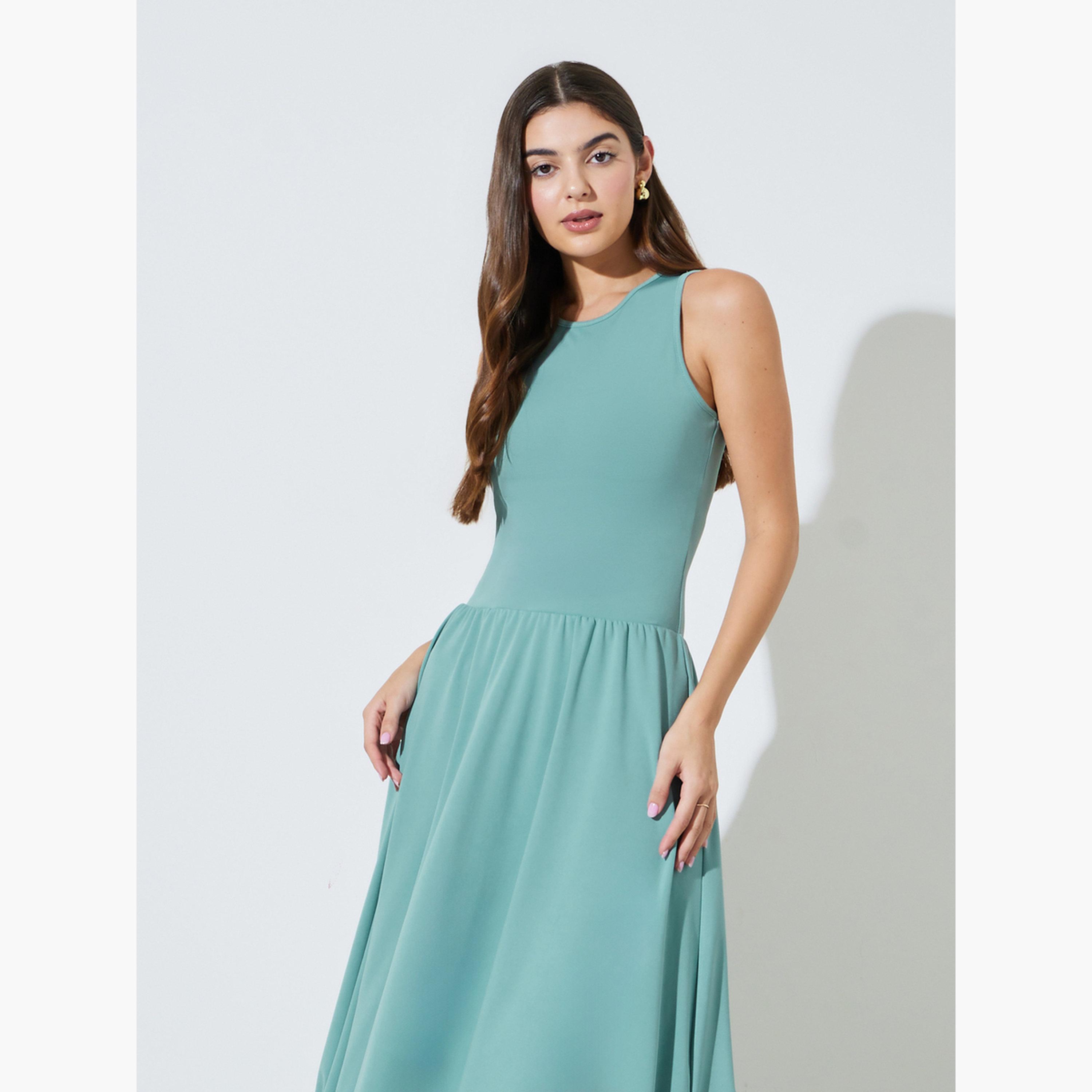 ستايلي - فستان ماكسي أخضر بدون أكمام تصميم  A، مزين بقصات ليزرية-women-clothing-dresses-image-2