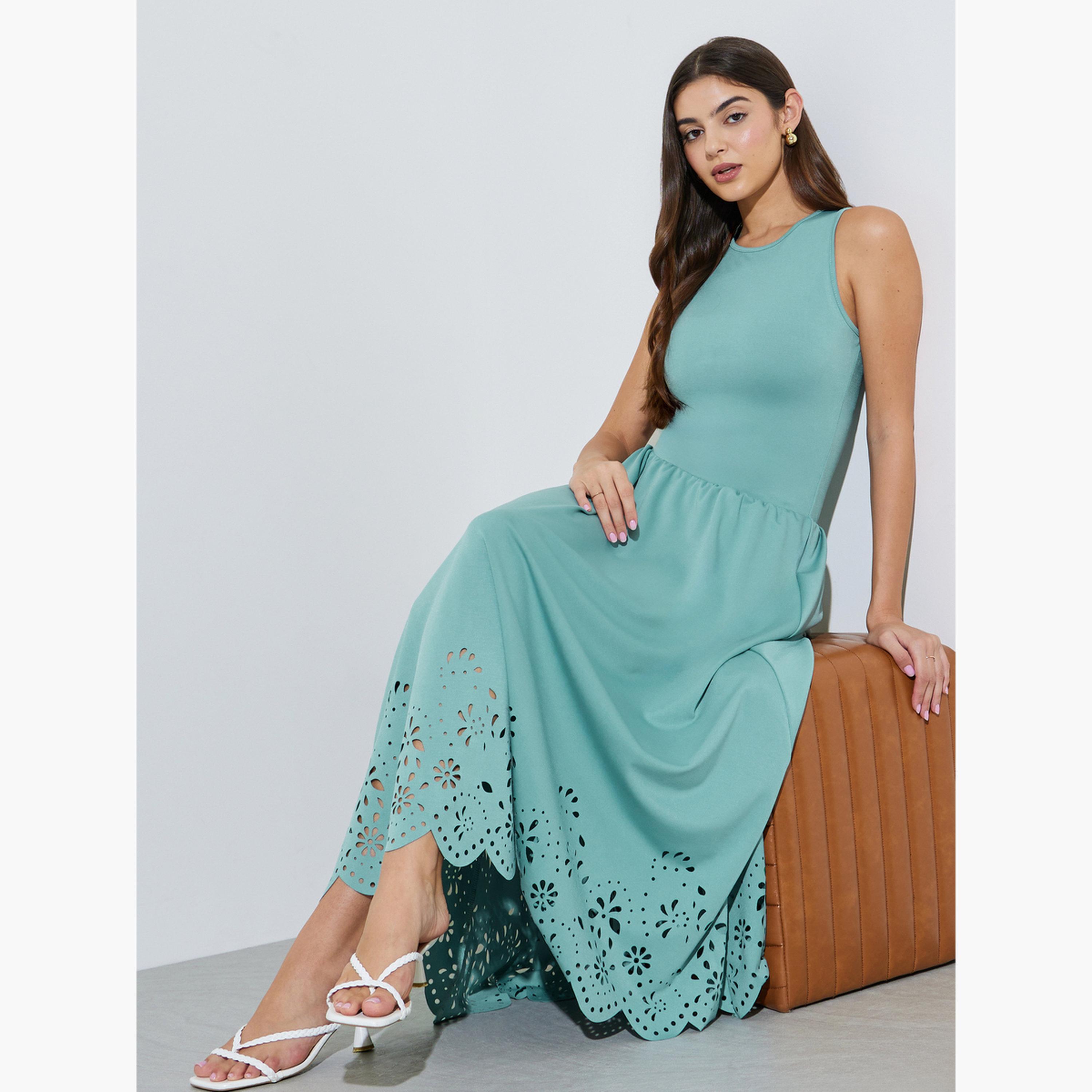 ستايلي - فستان ماكسي أخضر بدون أكمام تصميم  A، مزين بقصات ليزرية-women-clothing-dresses-image-3