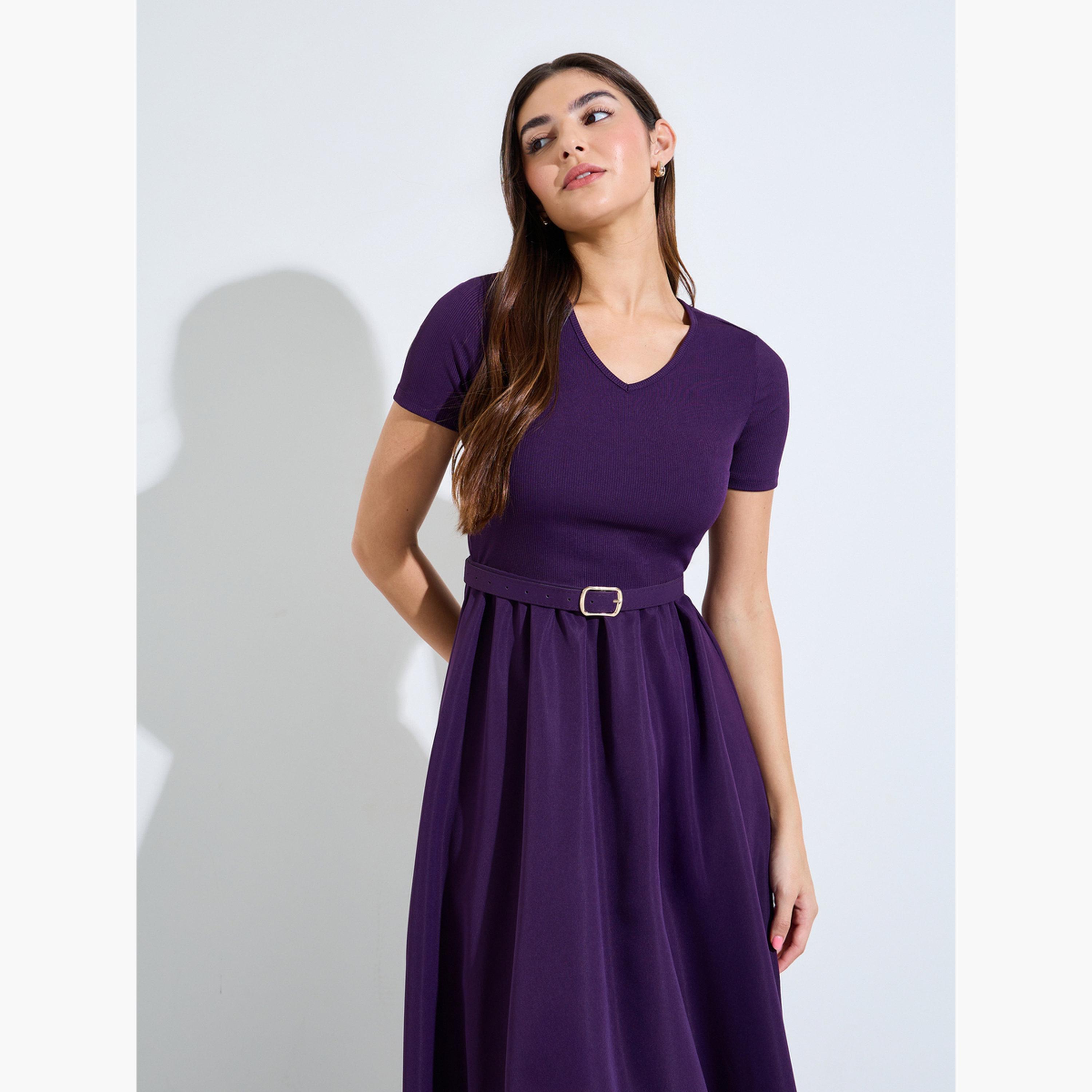 فستان طويل بحافة واسعة وتفاصيل مفرغة مع حزام بإبزيم-women-clothing-dresses-image-2
