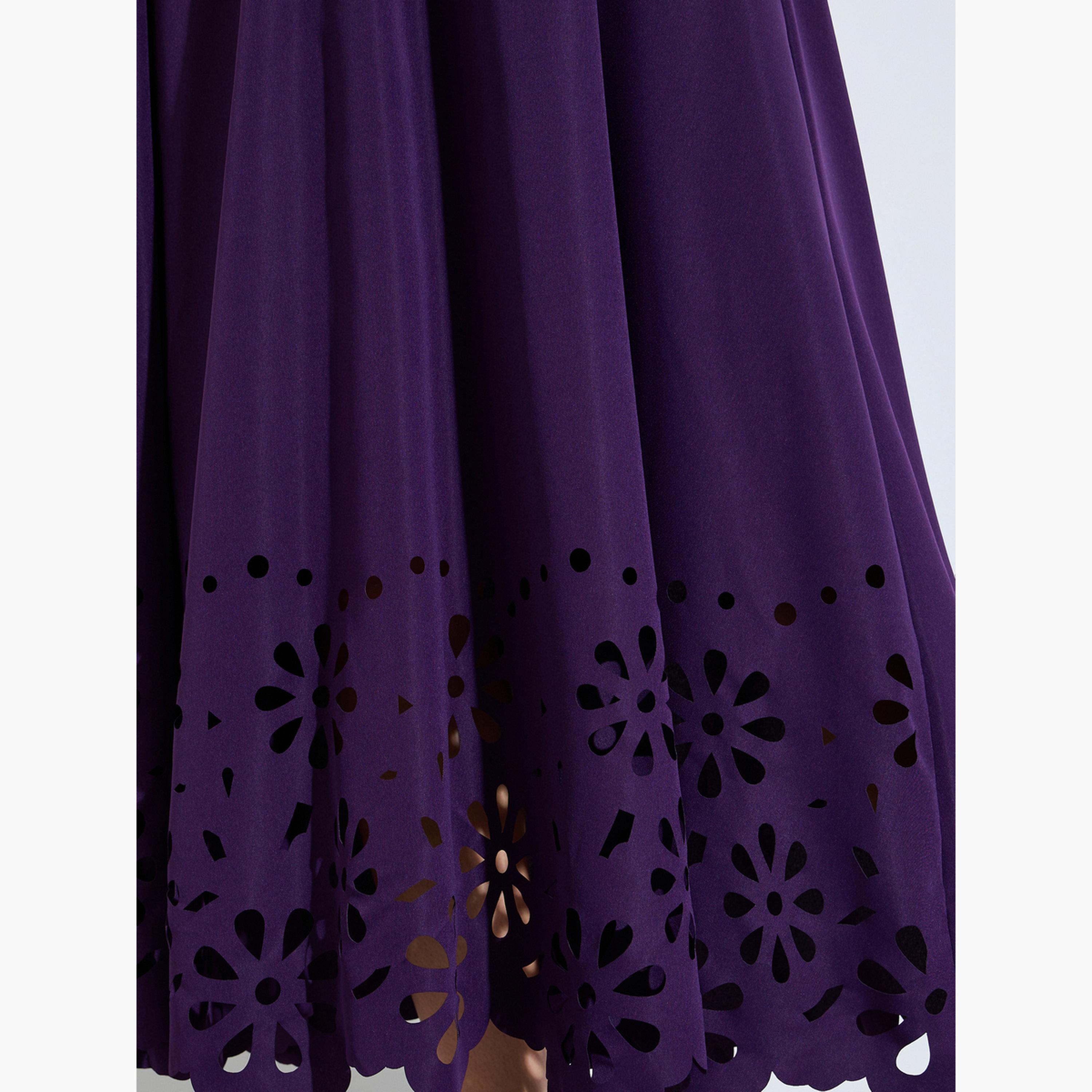 فستان طويل بحافة واسعة وتفاصيل مفرغة مع حزام بإبزيم-women-clothing-dresses-image-5