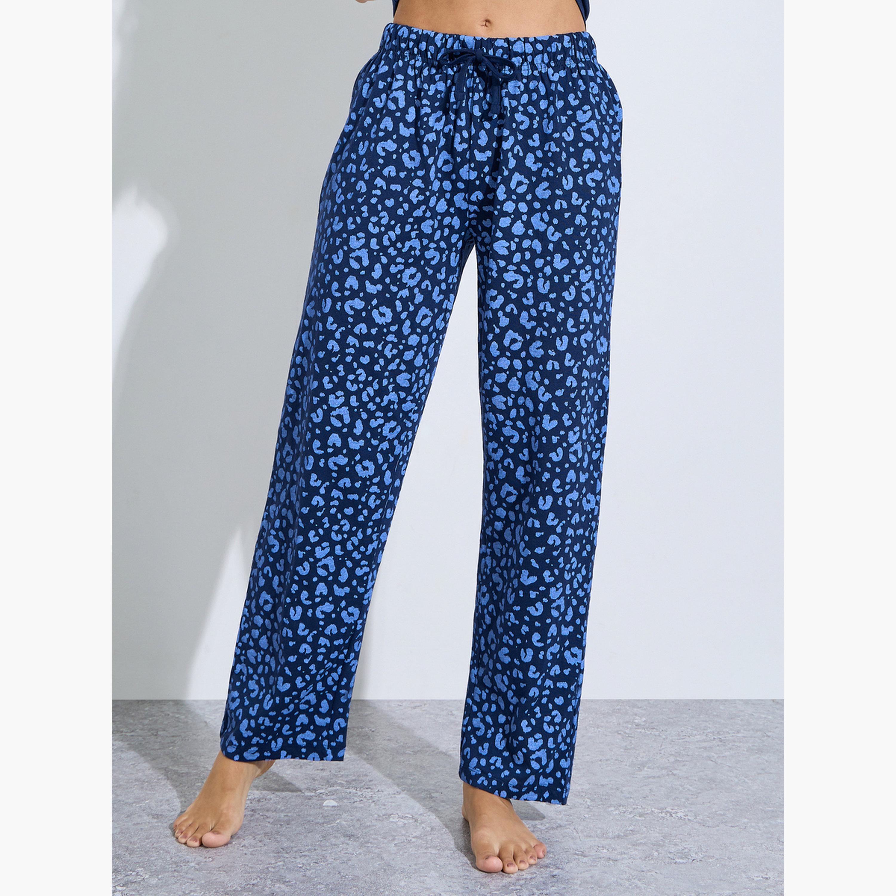 طقم بيجاما من بنطال بطبعة فهد وتيشيرت جرافيك-women-clothing-nightwear-pyjamas-longsets-image-5