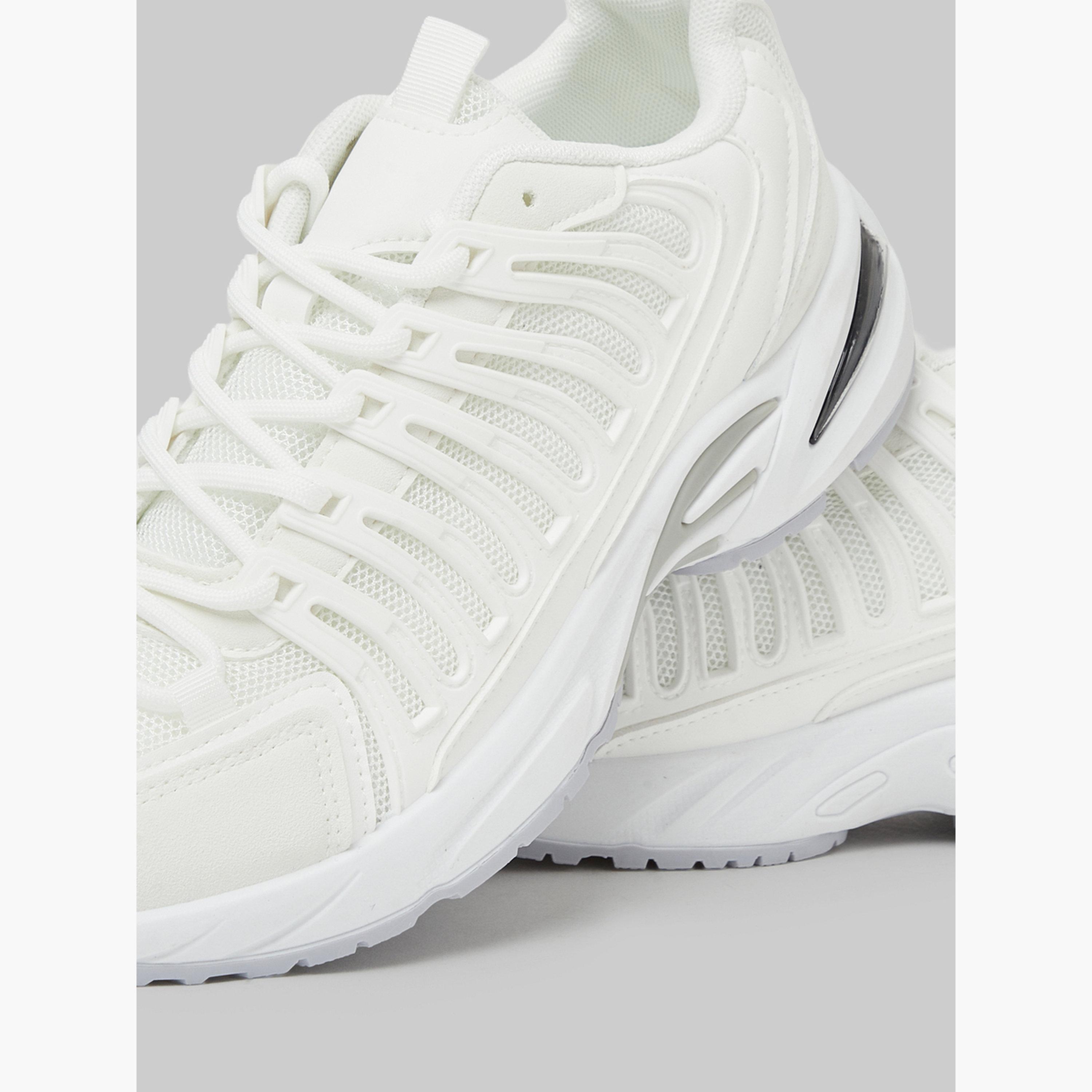 ستايلي - حذاء رياضي أبيض ذو ملمس مميز-women-shoes-sneakers-image-4