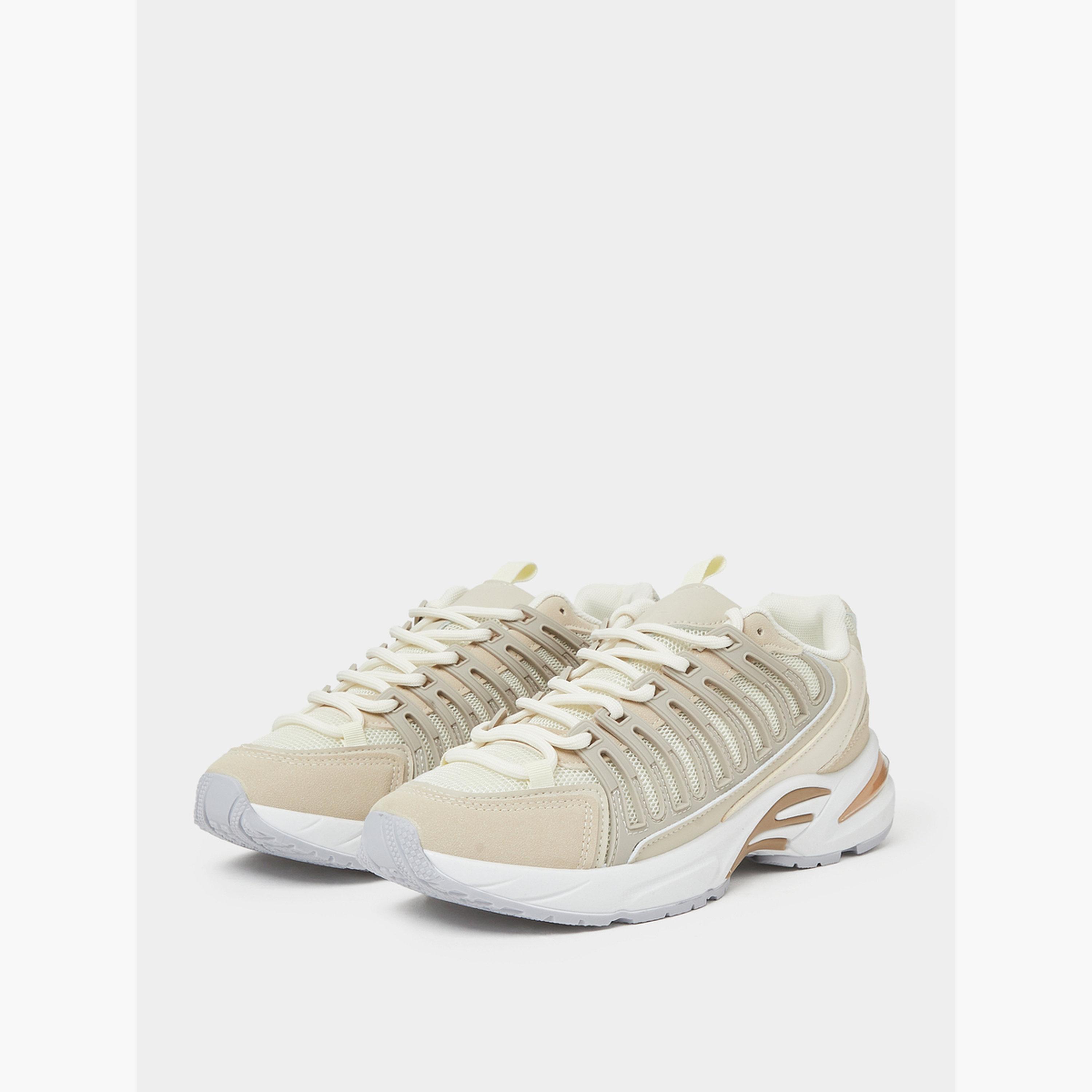 ستايلي - حذاء رياضي بيج اللون ذو ملمس مميز-women-shoes-sneakers-image-1