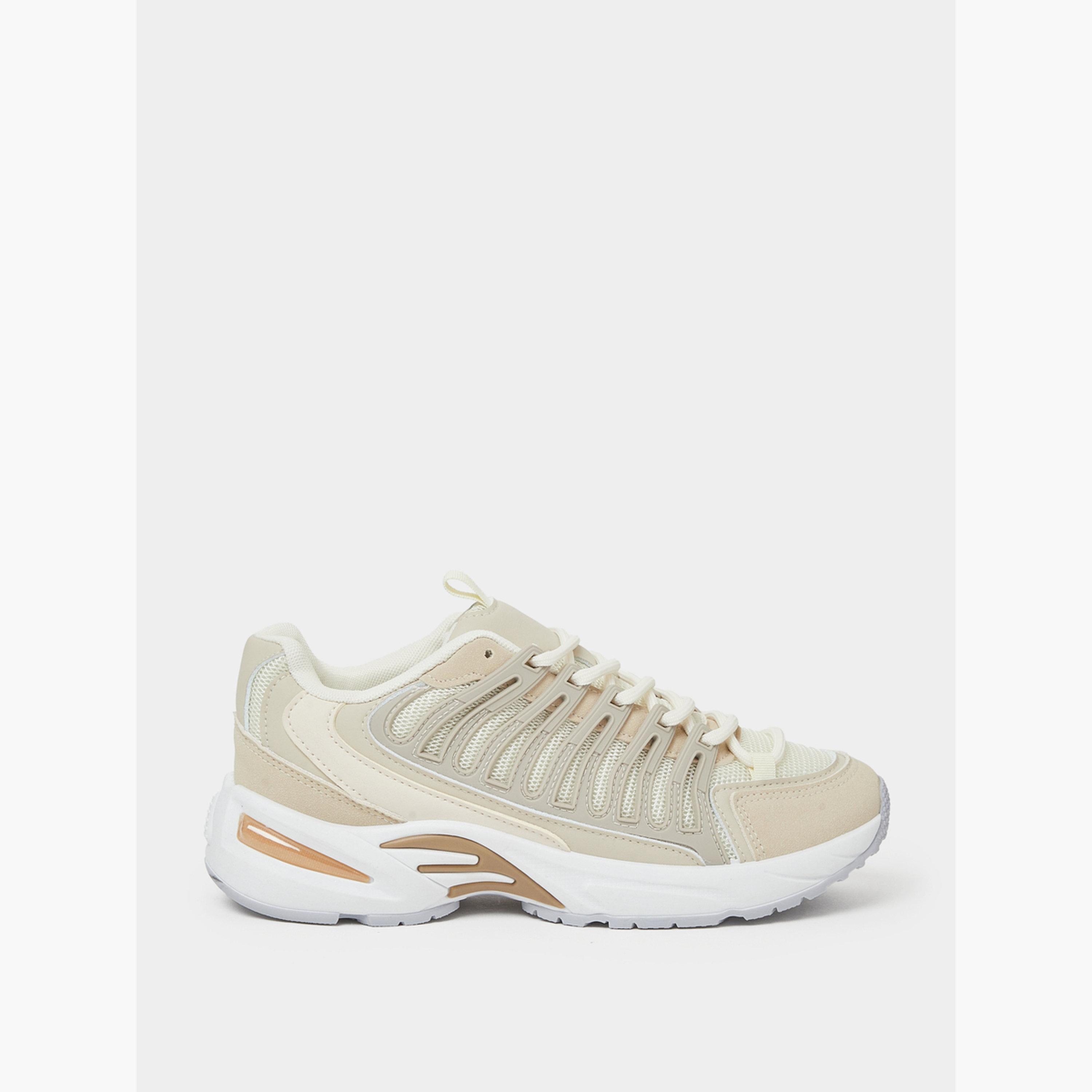 ستايلي - حذاء رياضي بيج اللون ذو ملمس مميز-women-shoes-sneakers-image-2