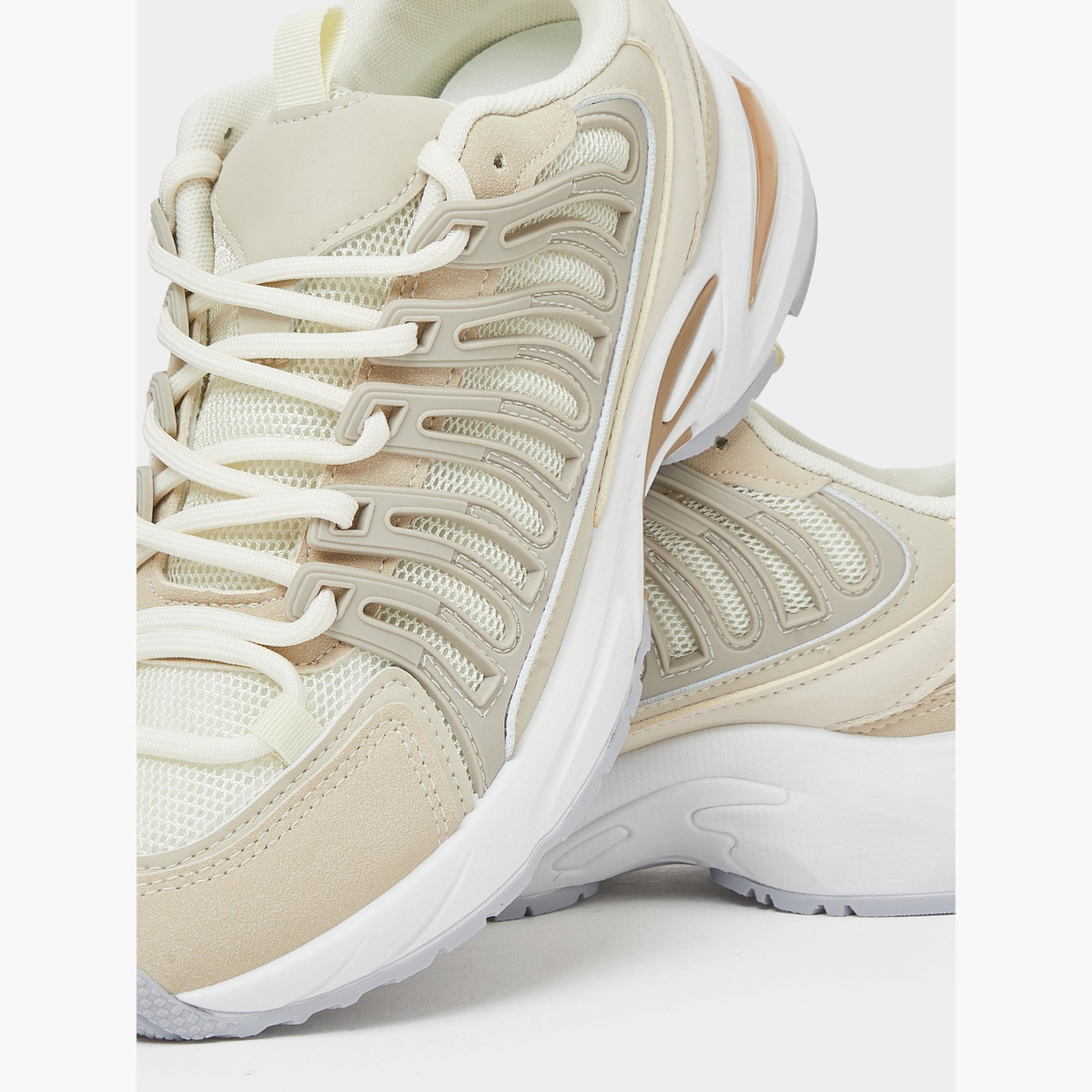 ستايلي - حذاء رياضي بيج اللون ذو ملمس مميز-women-shoes-sneakers-image-4