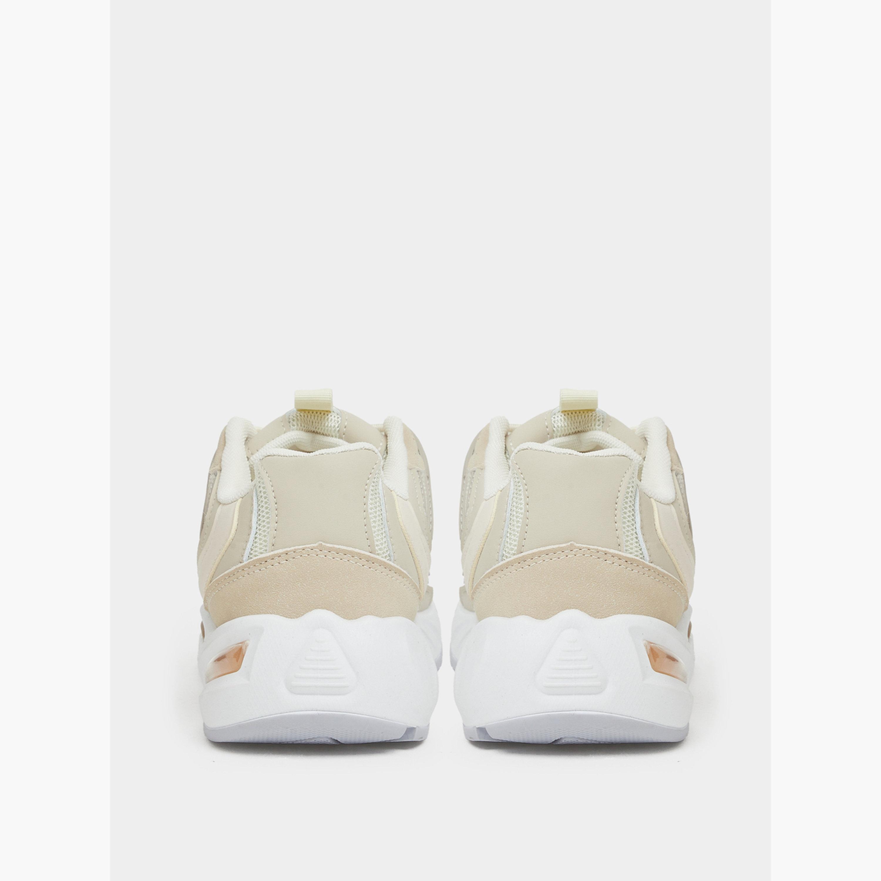 ستايلي - حذاء رياضي بيج اللون ذو ملمس مميز-women-shoes-sneakers-image-5