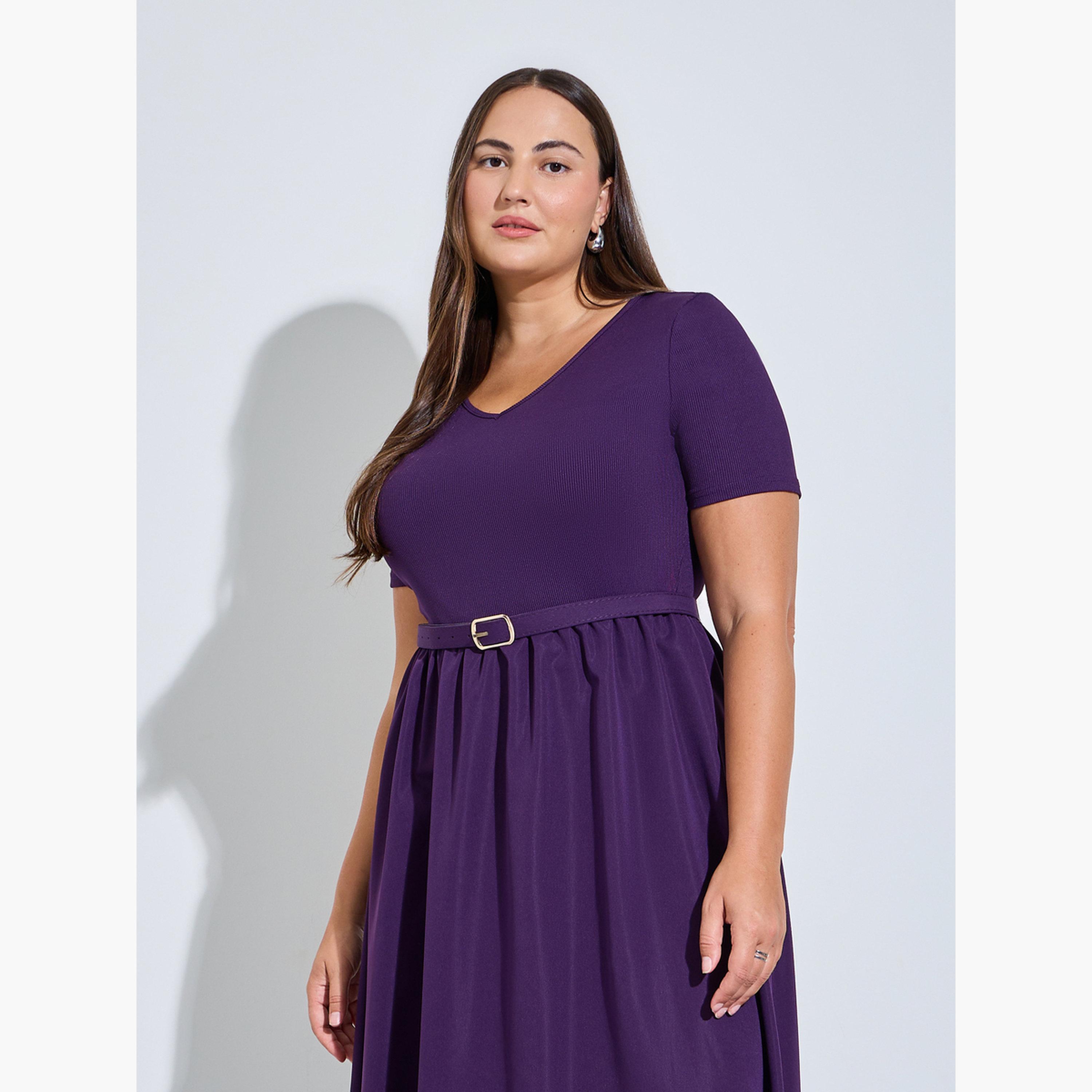 فستان طويل بحافة مفرغة وواسعة مع حزام بمقاس كبير-women-clothing-dresses-image-2