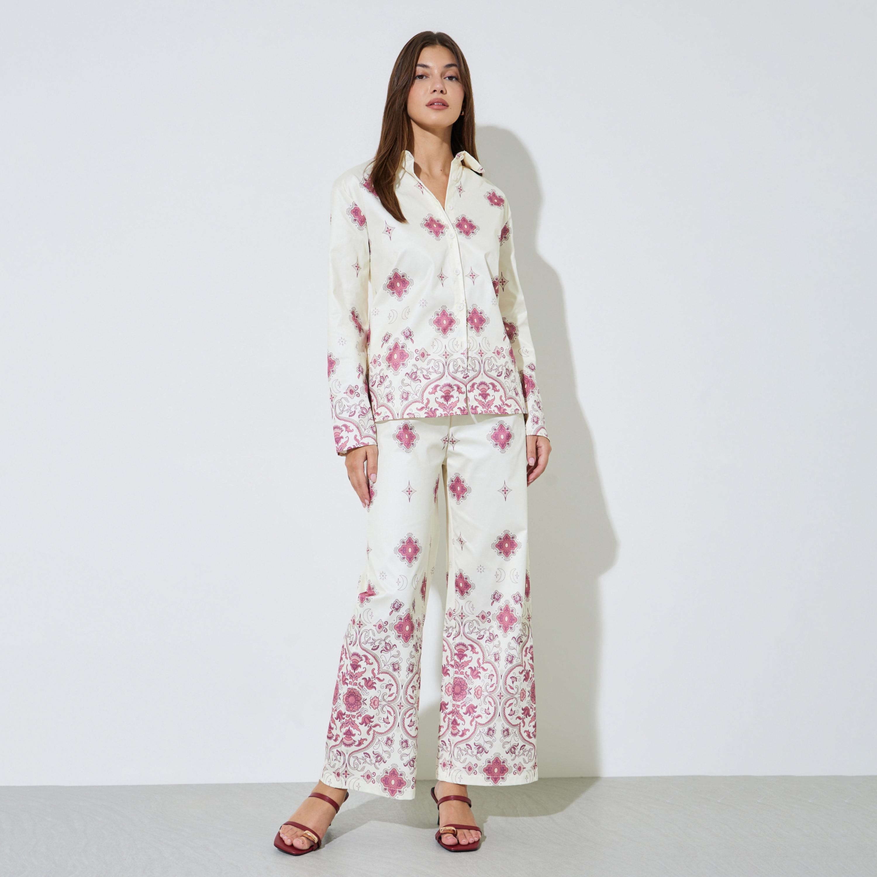طقم منسق من بنطال بأرجل واسعة وبلوزة مطبوعة-women-clothing-coordsets-image-1